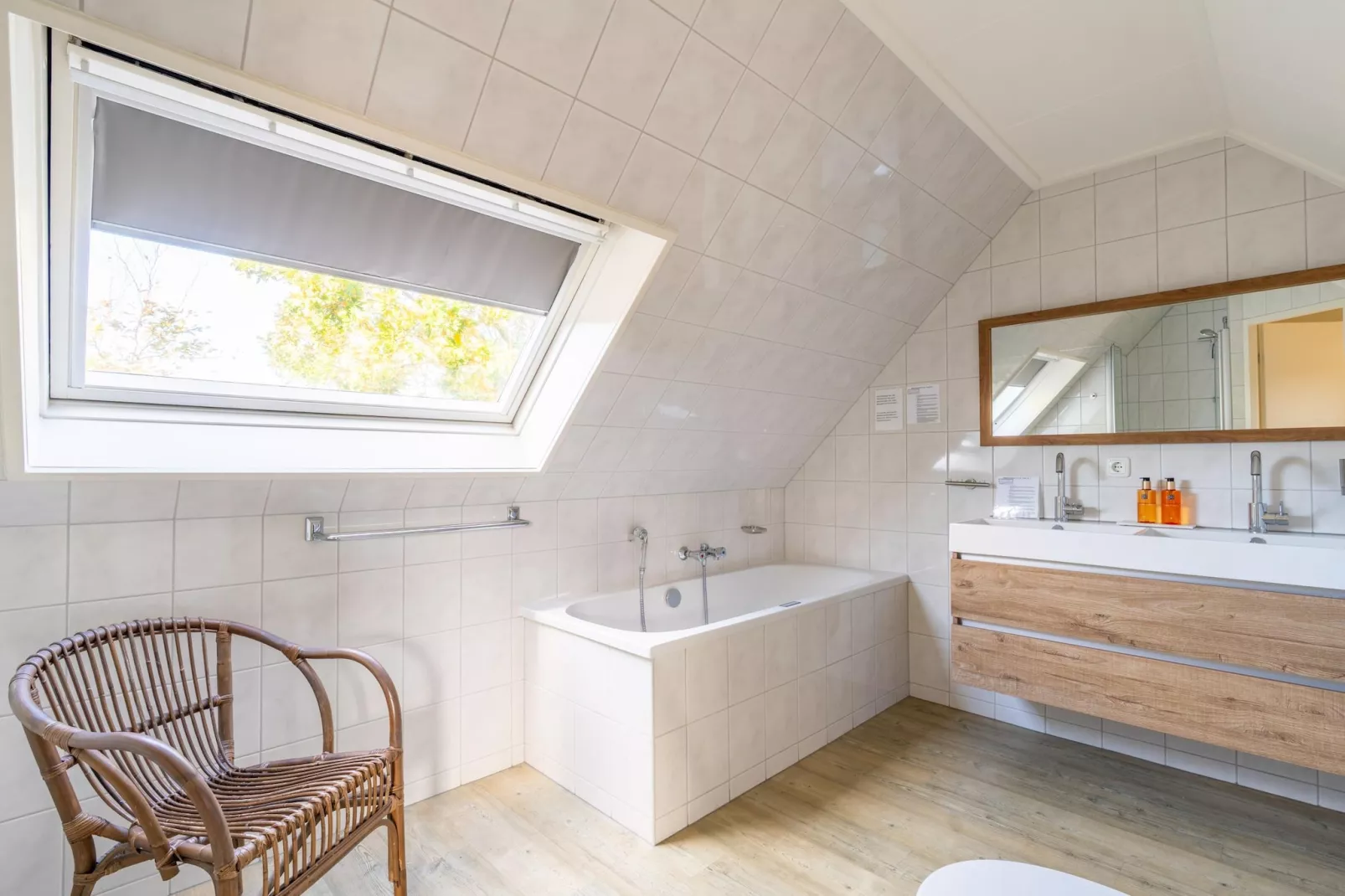 Kamperfoelie 57-Badkamer