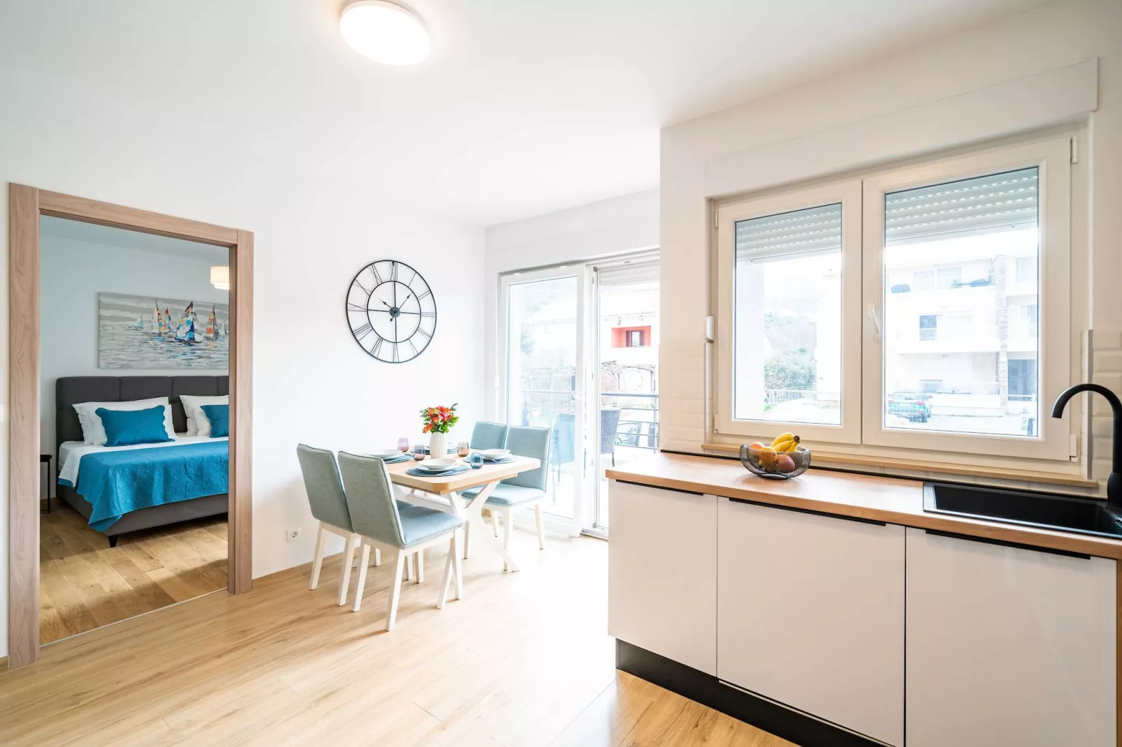 Apartment Zoric - Two Bedroom Apartment with Balcony-Keuken