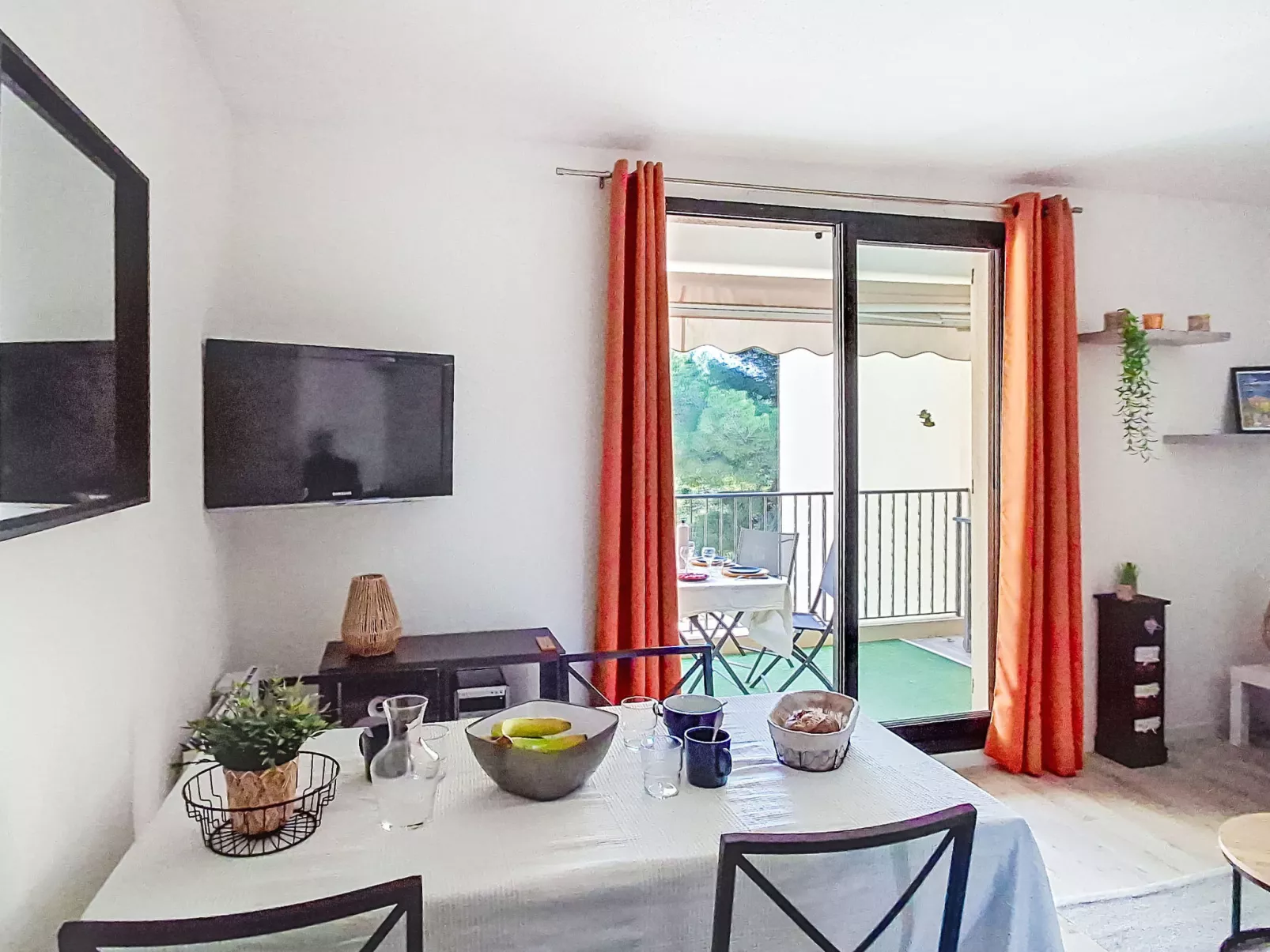 Le Luberon Loisirs-Binnen