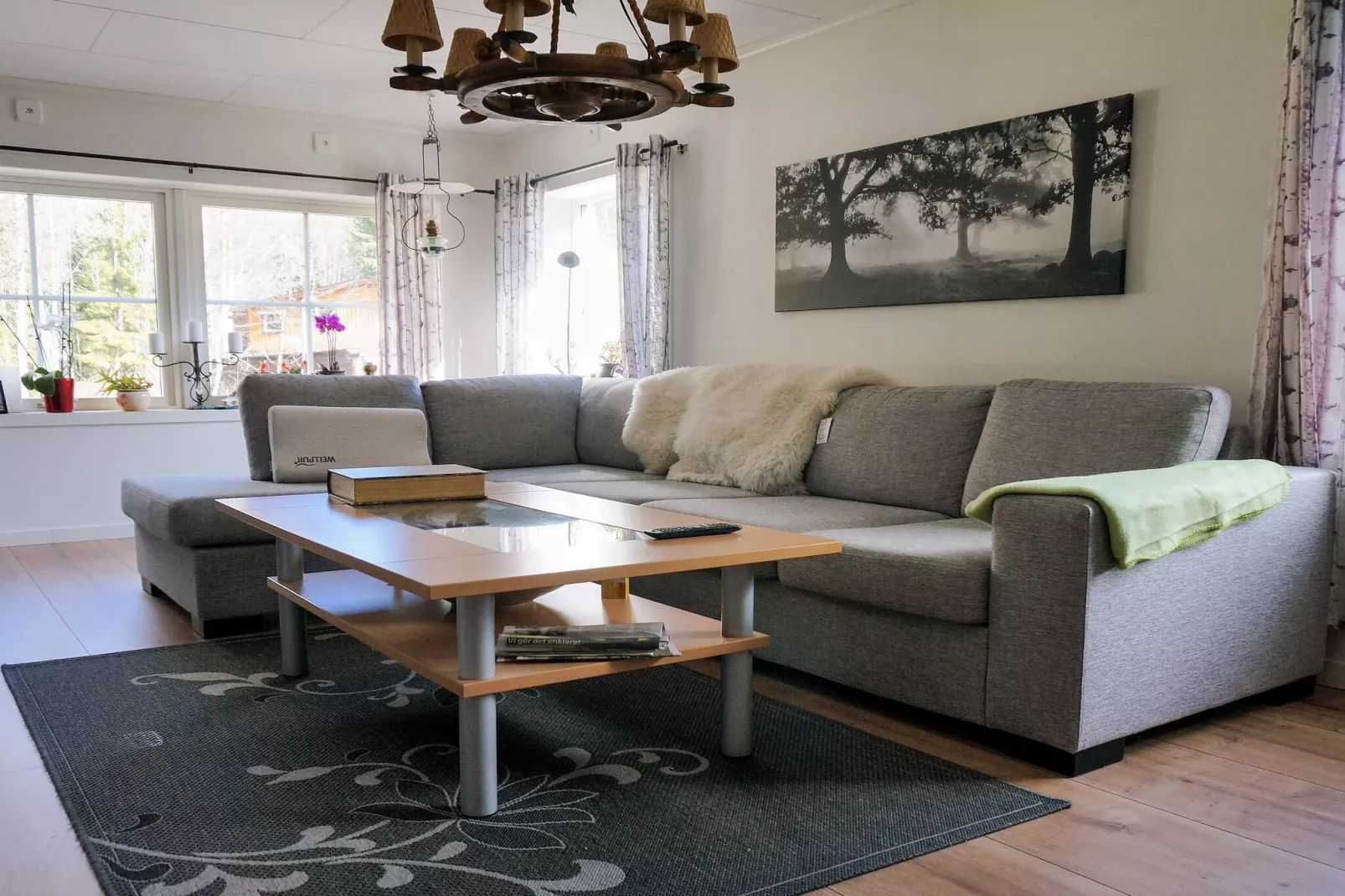 Charmant huisje aan het Sjunnaryd-meer-Binnen