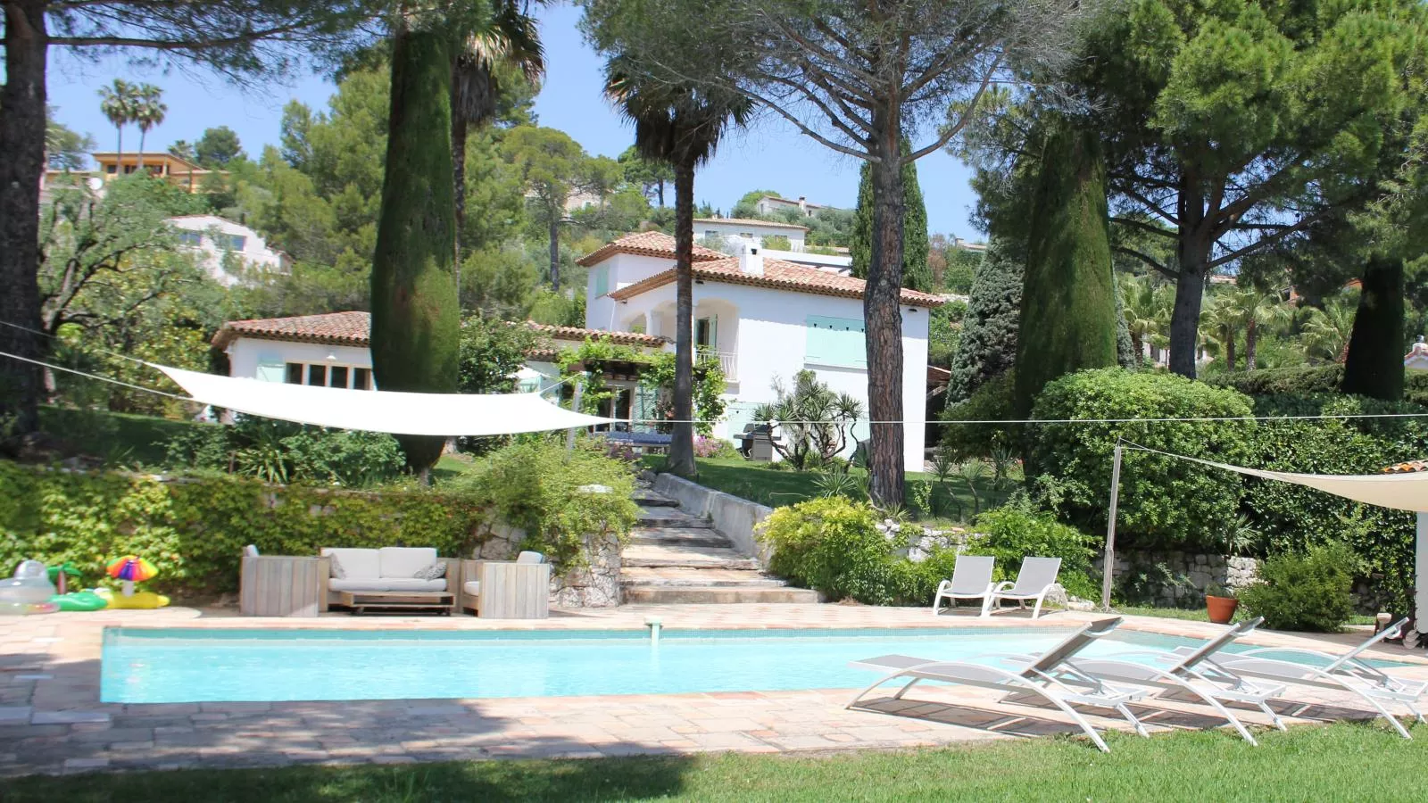 Les Palmiers-Buitenkant zomer