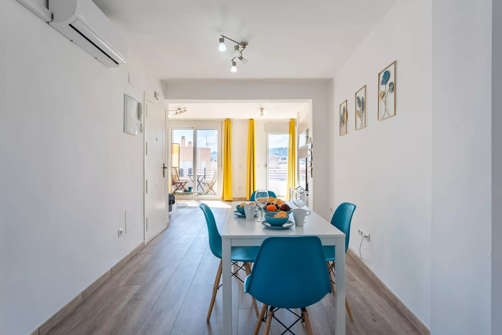 CT 379 - Faro's Malaga Citycenter - Cosy Apartment at Capuchinos for 2-Eetkamer