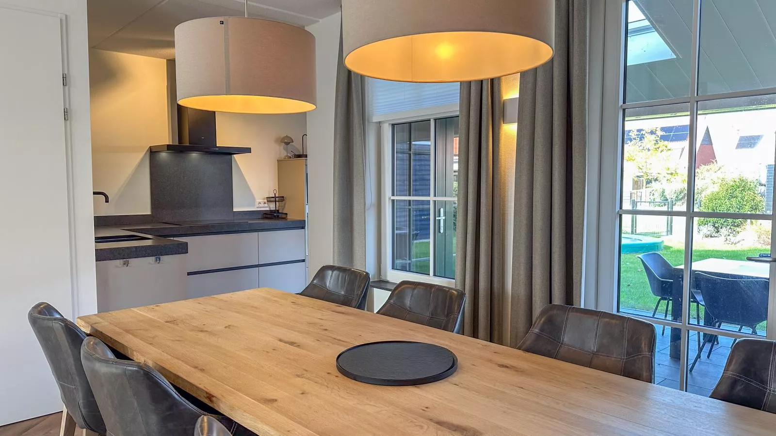 Dune Deluxe 81-Eetkamer