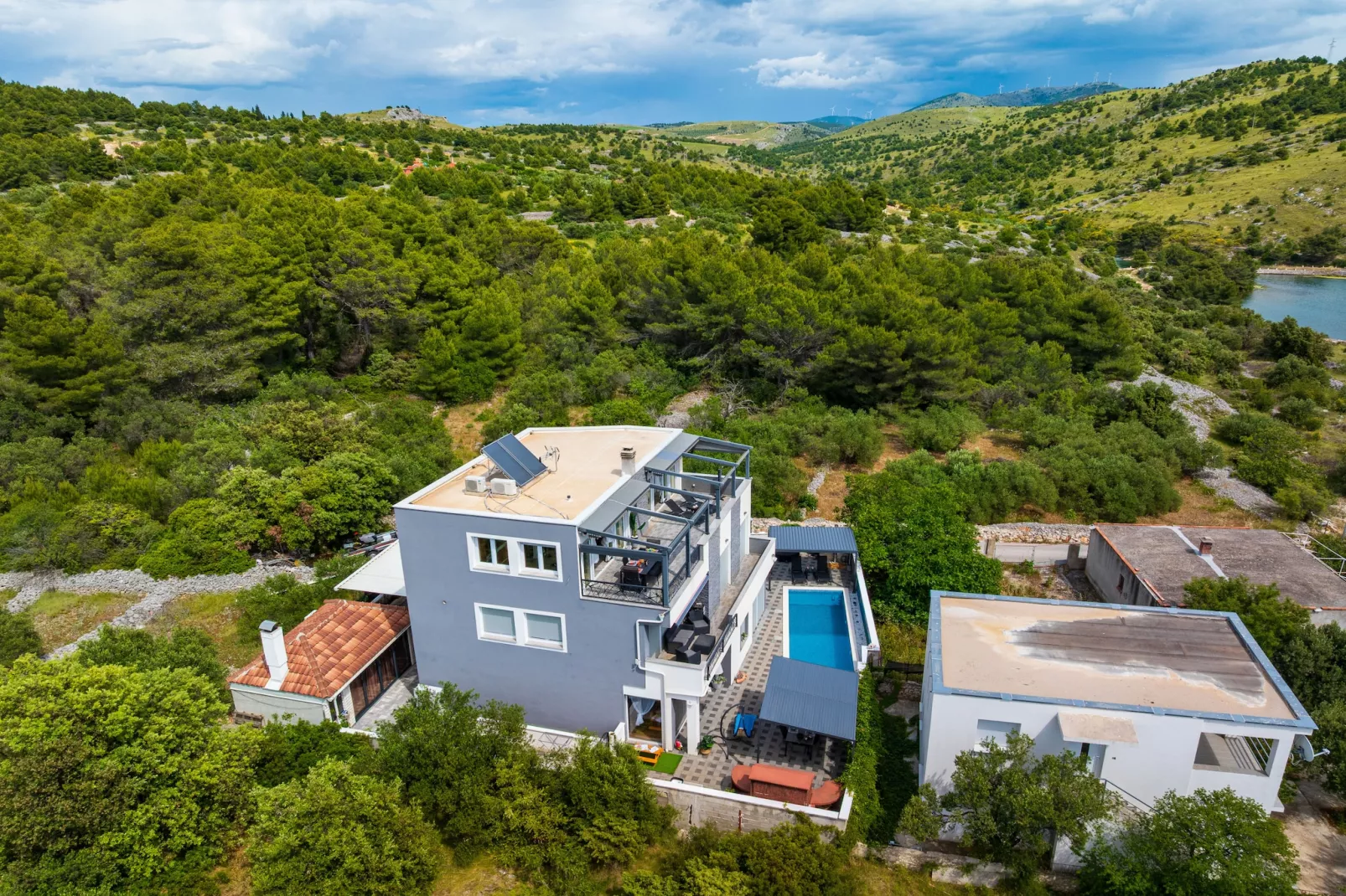 Apartment Nikita with private pool-Buitenkant zomer