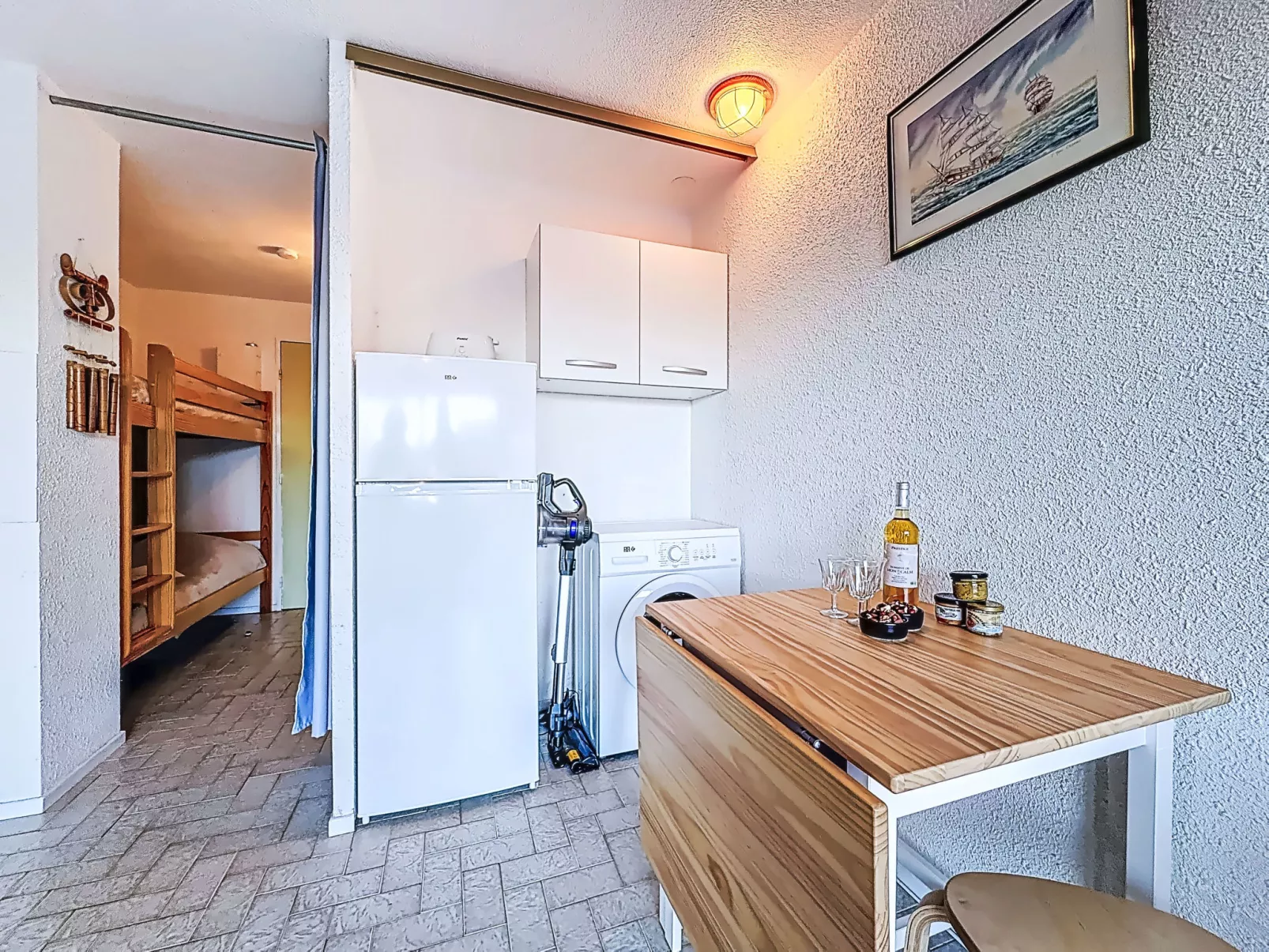 Le Lagon Bleu-Binnen