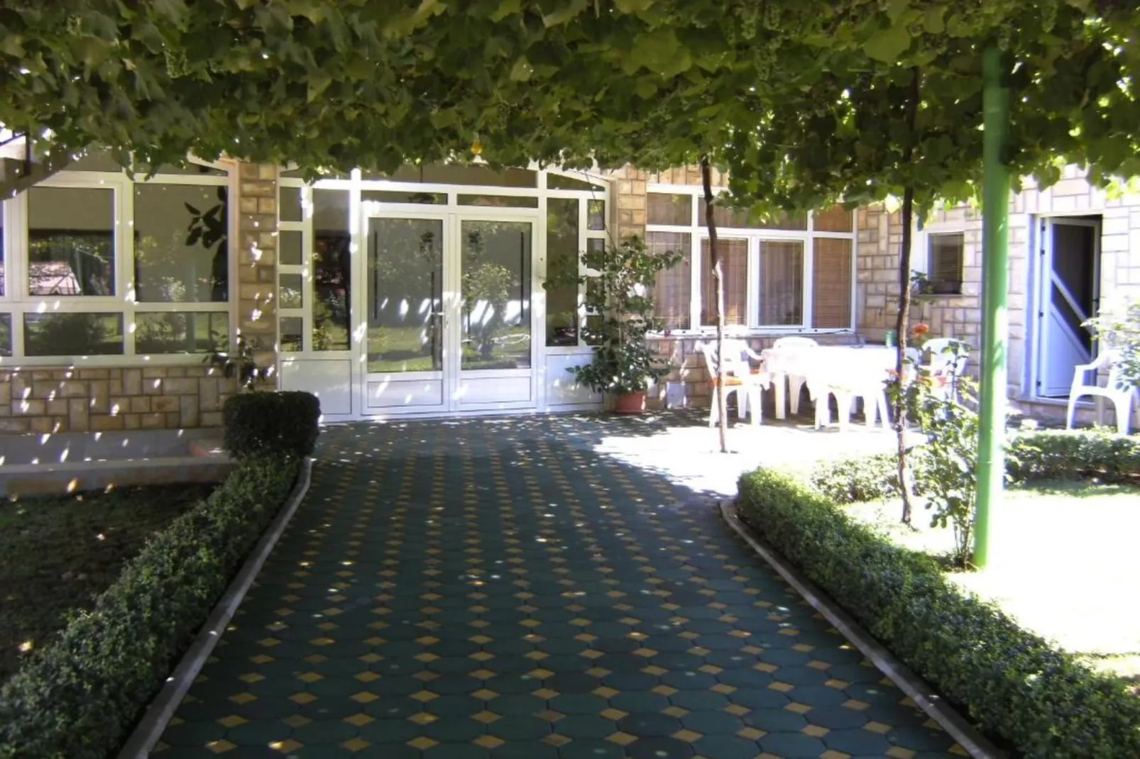 Elez Serenity Guesthouse - Quadruple room with Balcony-Buitenlucht