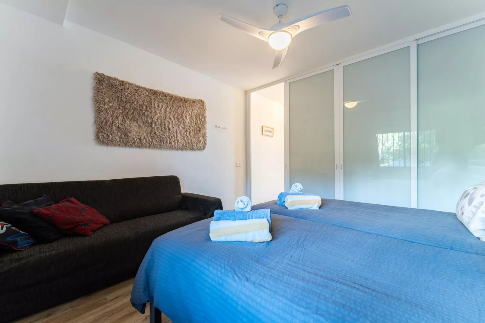 CT 399 - Faro's Beachfront Apartment in Calahonda-Slaapkamer