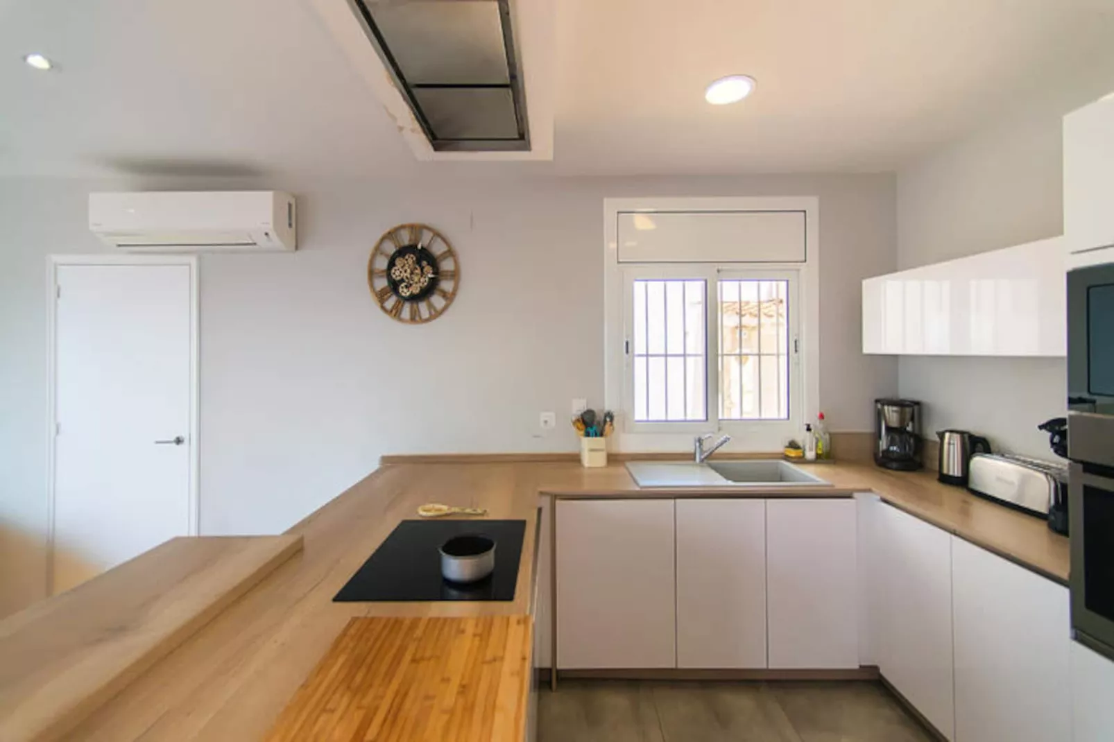 Maison à Roses-Niet-getagd