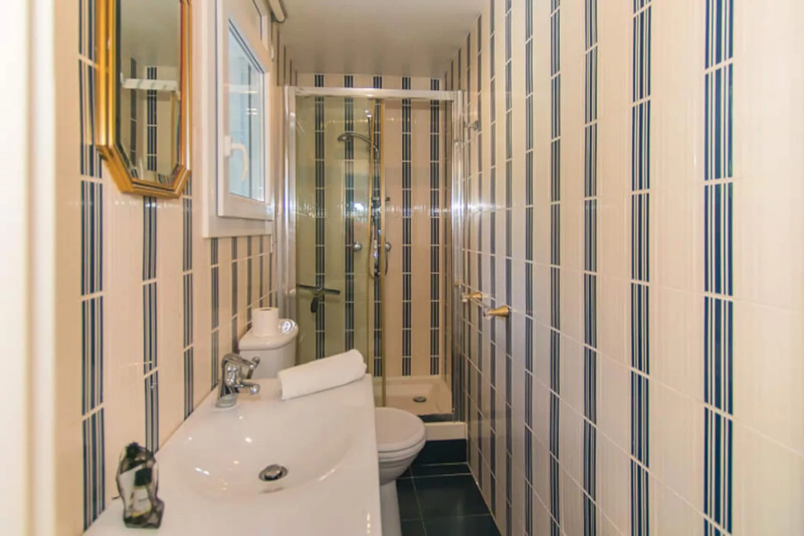 Maison à Roses-Niet-getagd