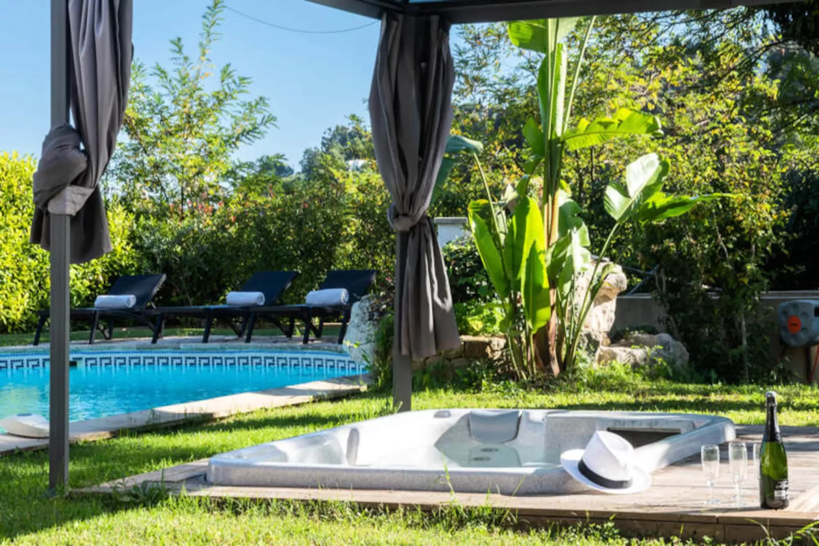 Résidence Villa 330m2, 6 Chambres, Piscine Chauff&eacute;e Jacuzzi-Niet-getagd