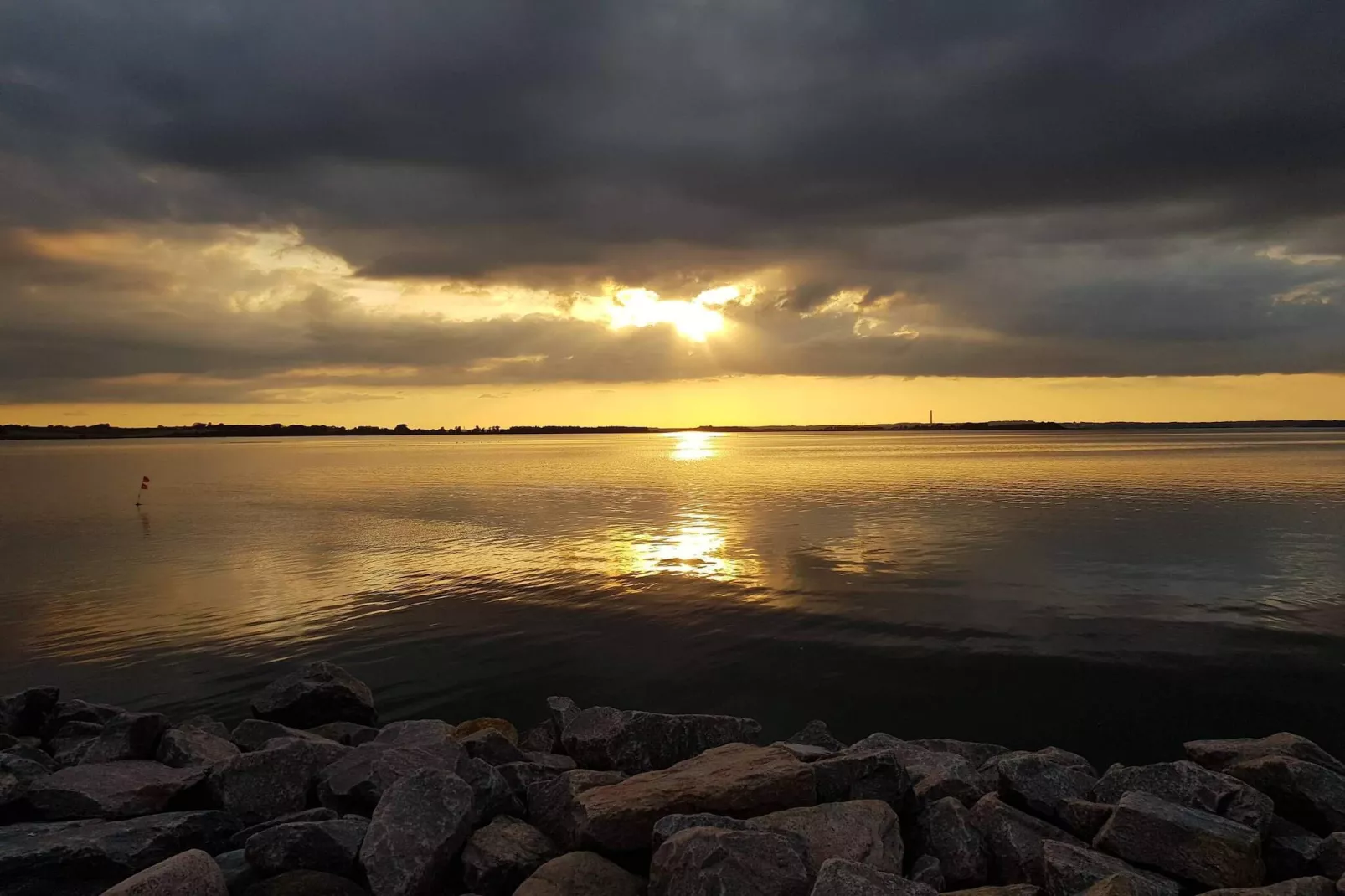 Kustsereniteit bij Fuglsovig-By Traum-Waterzicht
