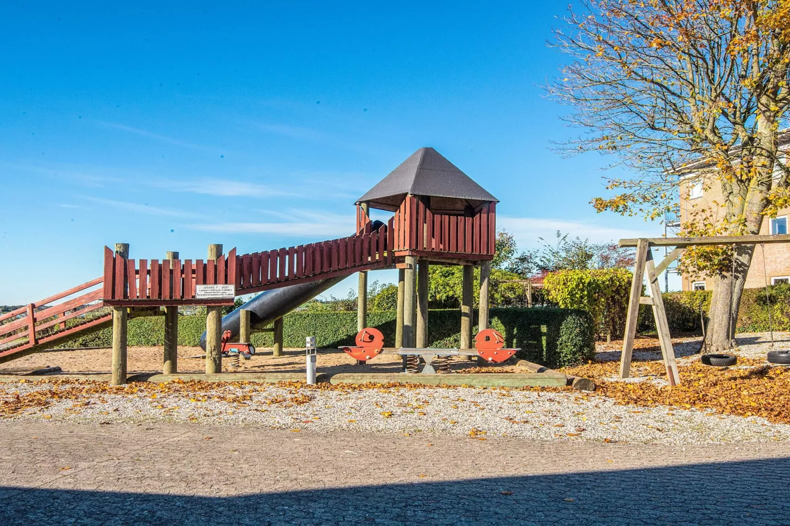 2 rooms w/partially seaview