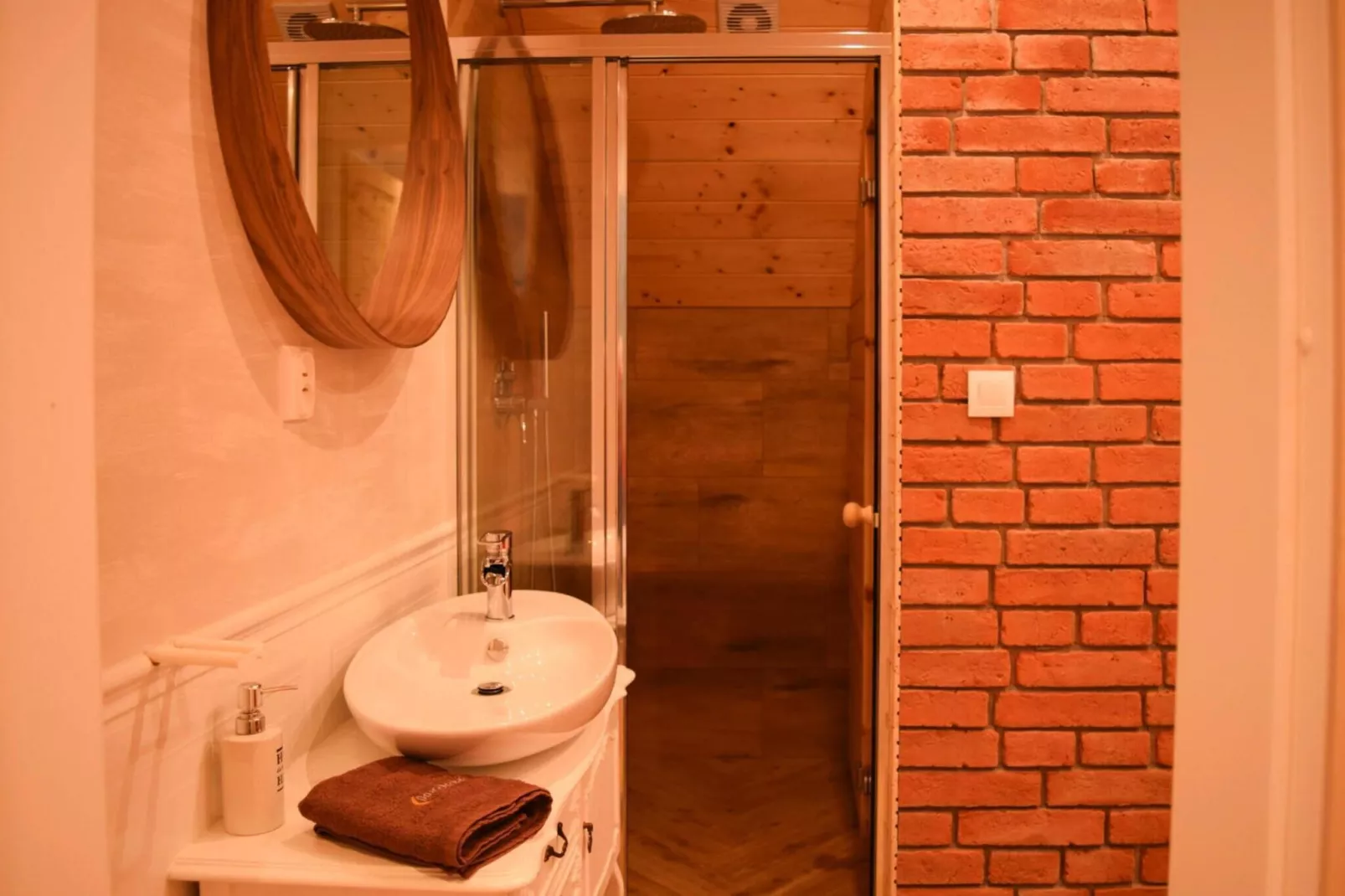 Dom wakacyjny w Częstkowie-Badkamer