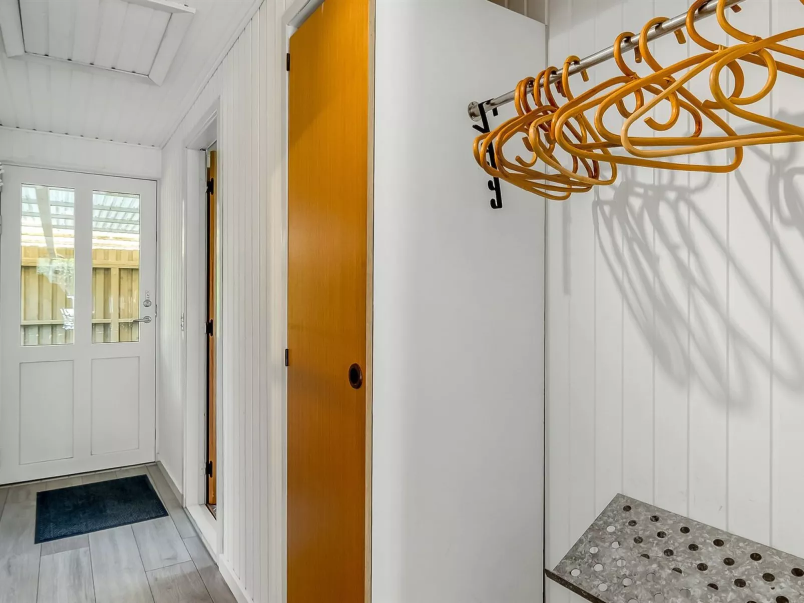 "Tholf" - 100m to the fjord-Binnen