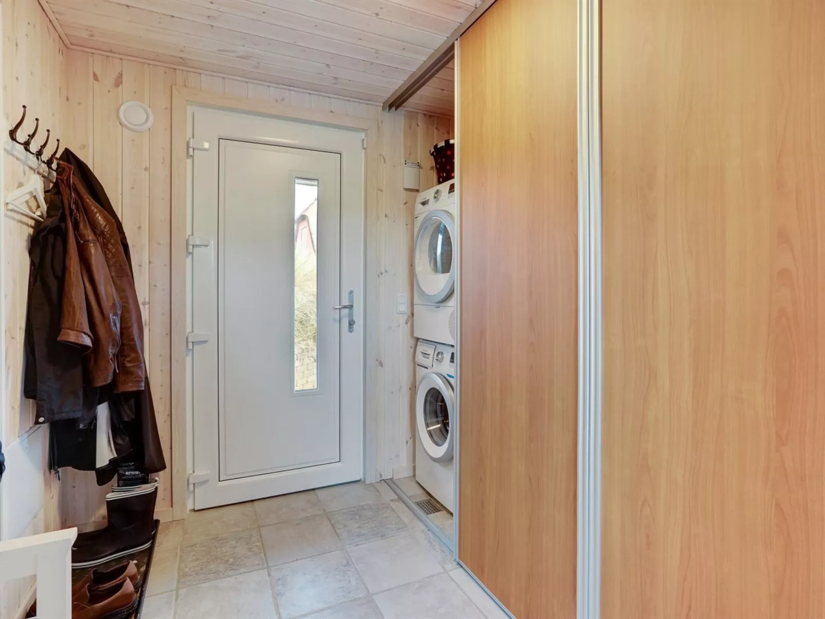 "Henric" - 100m from the sea-Binnen