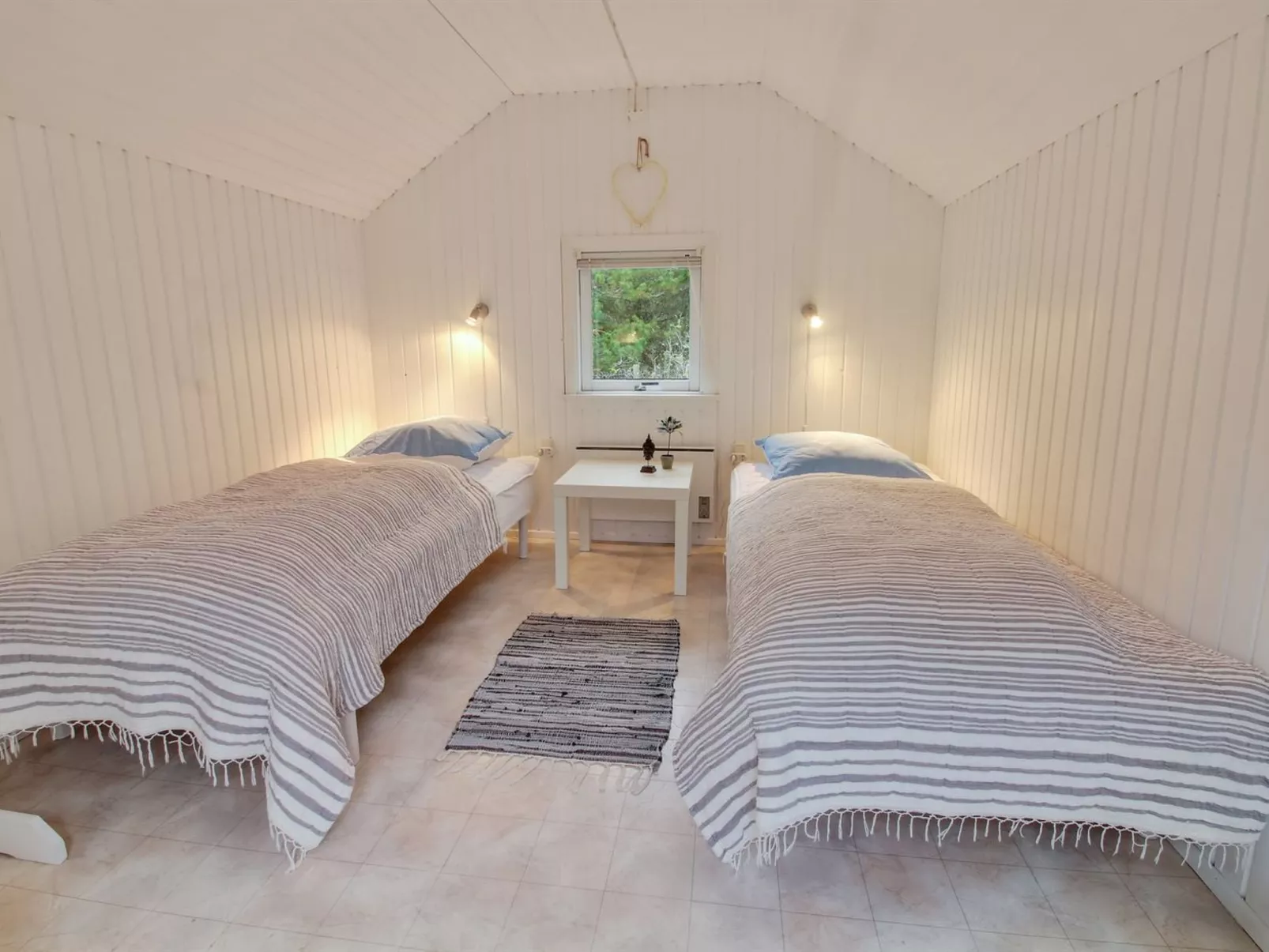 "Annakarin" - 500m from the sea-Binnen