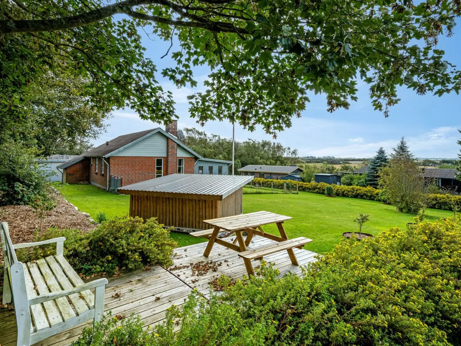 "Tuki" - 700m to the fjord-Buiten