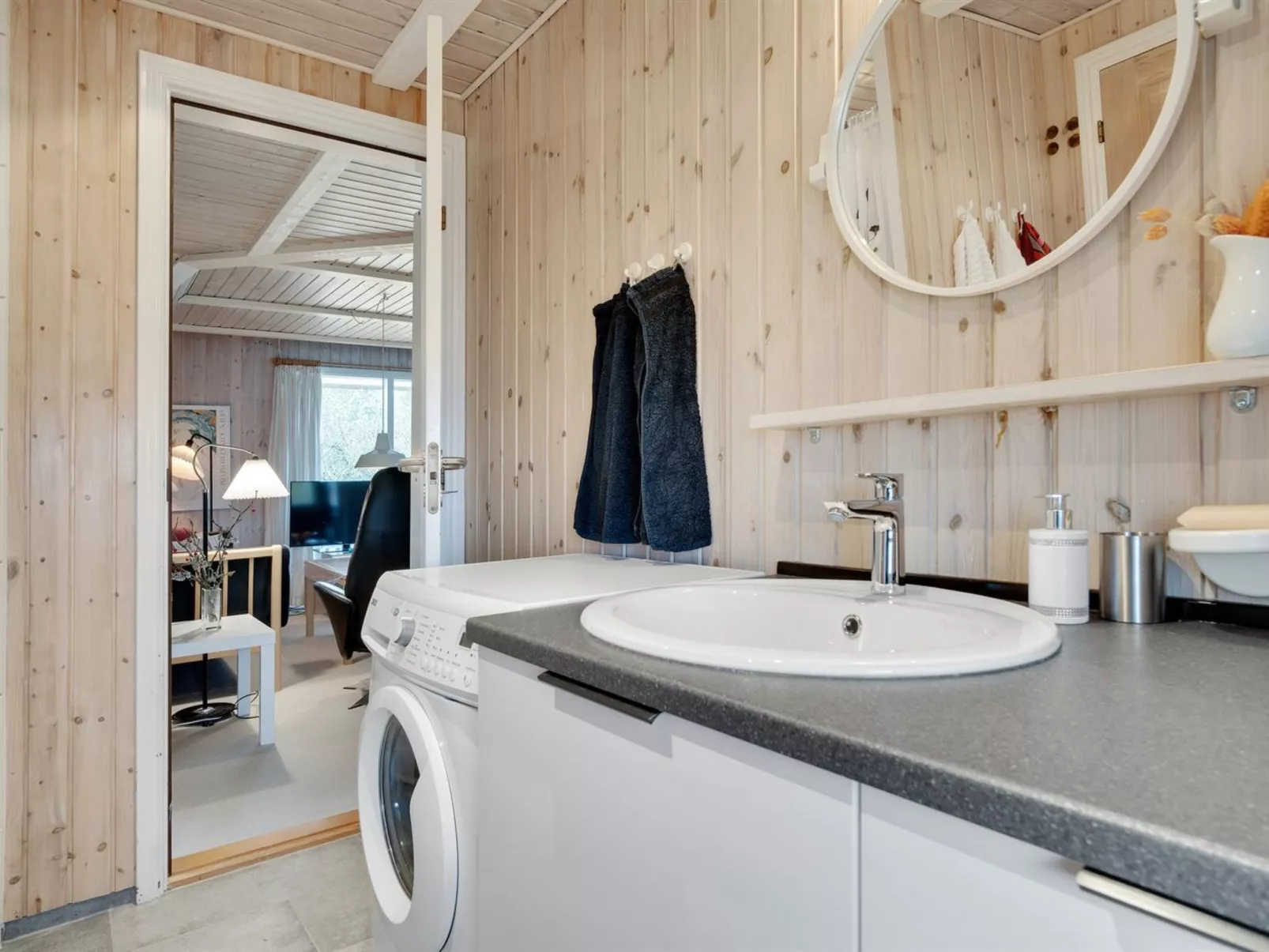 "Annli" - 1.5km from the sea-Binnen