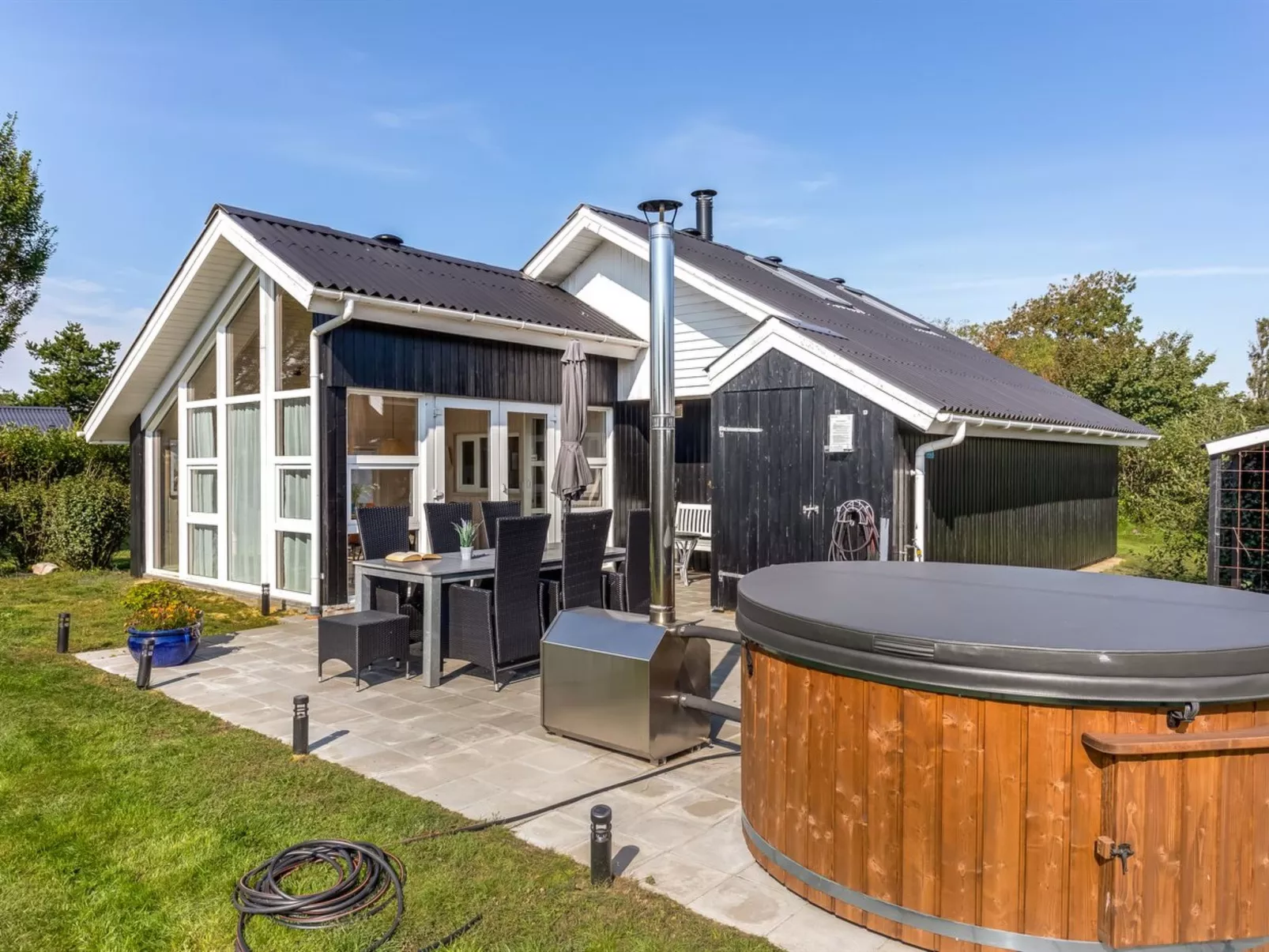 "Gudmundine" - 350m to the fjord-Buiten