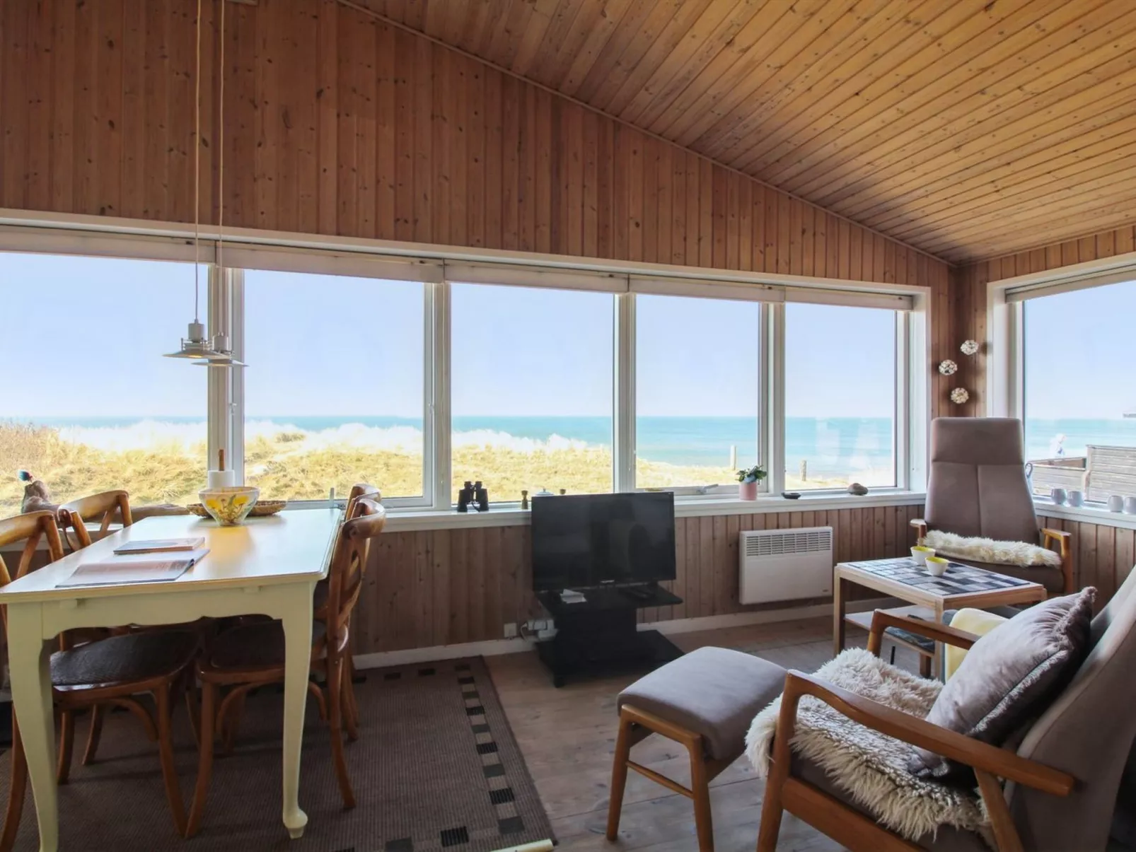 "Freydis" - 92m from the sea-Binnen