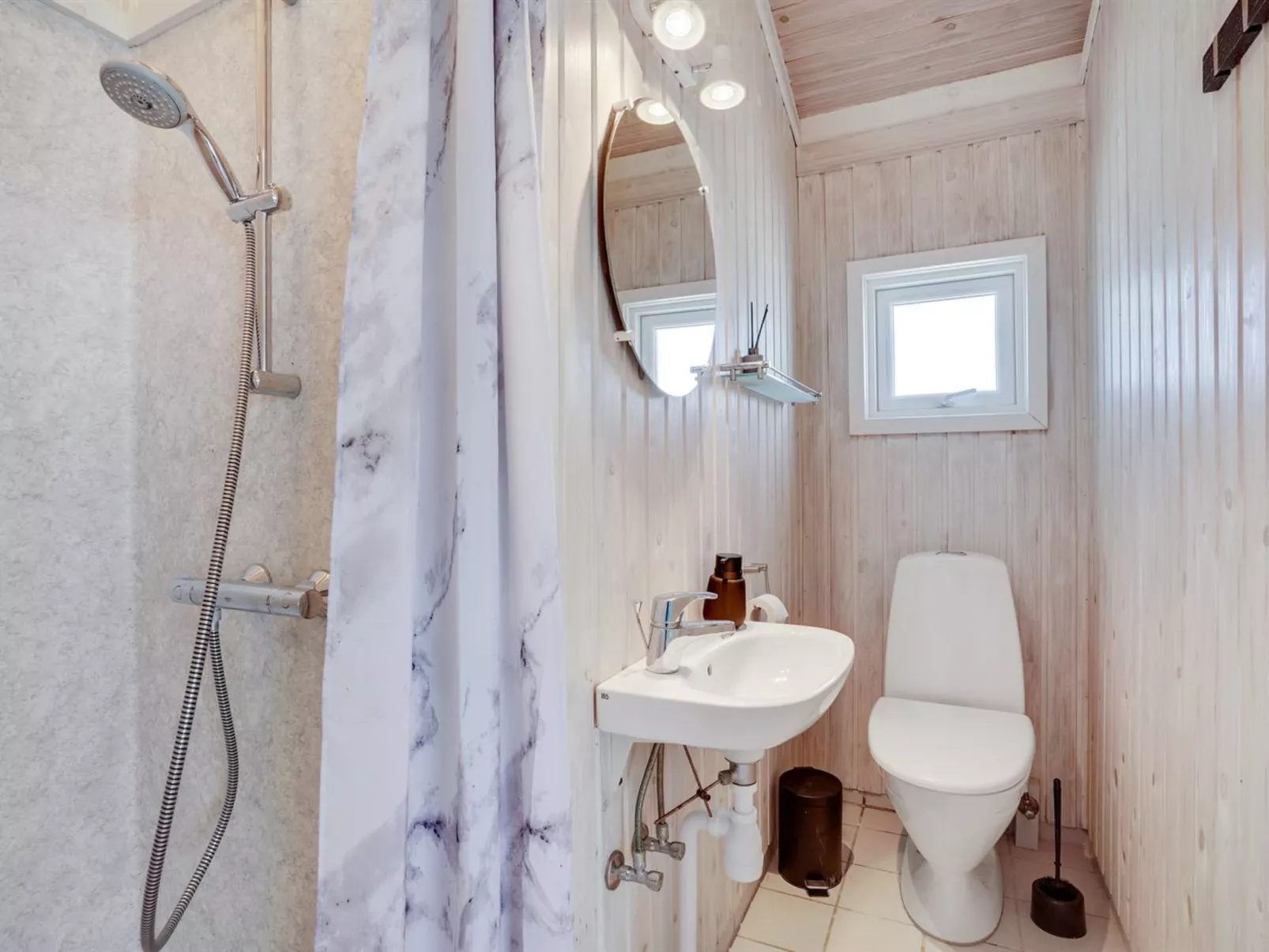 "Randulf" - 450m from the sea-Binnen