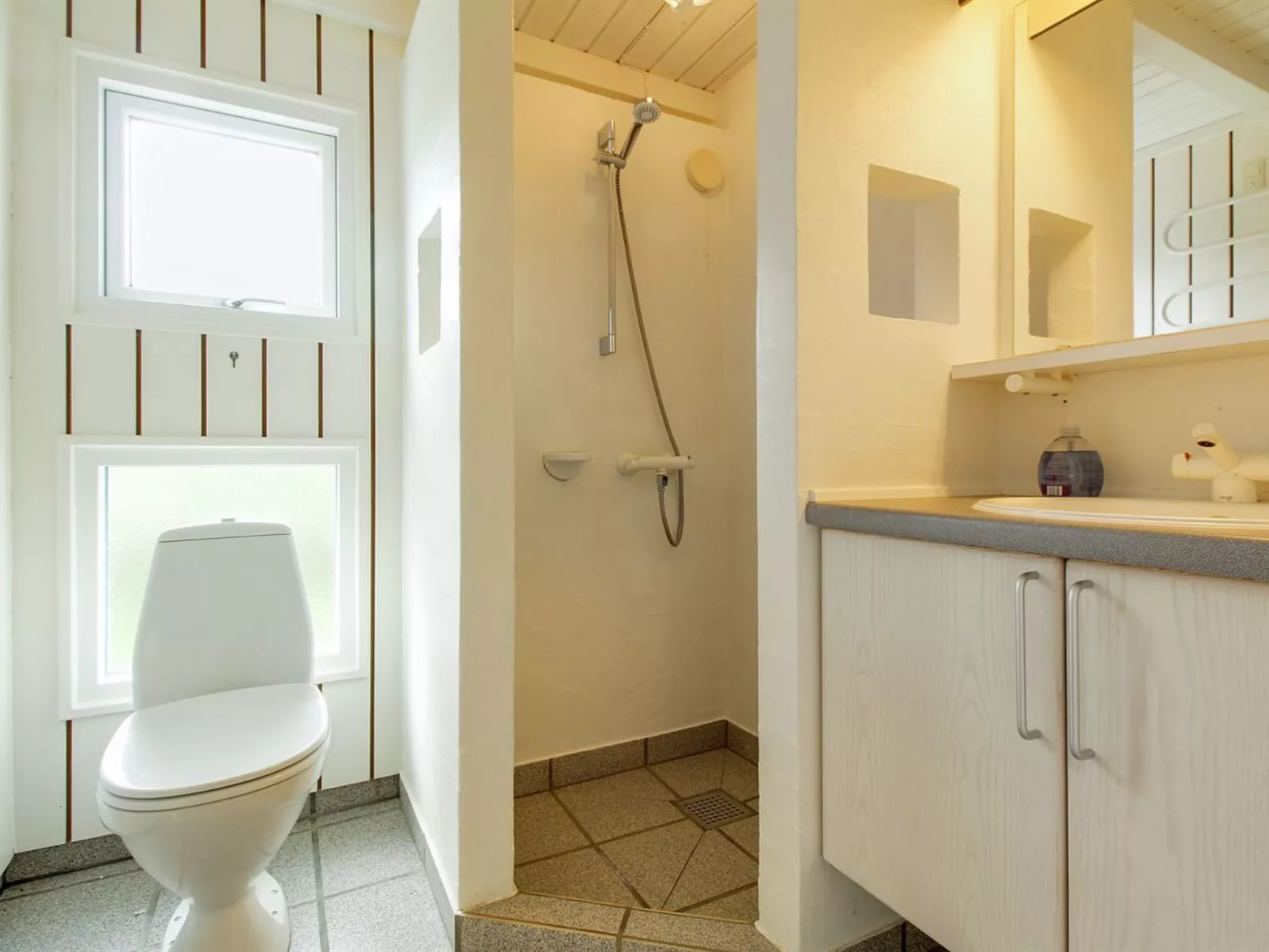 "Avni" - 200m from the sea-Binnen