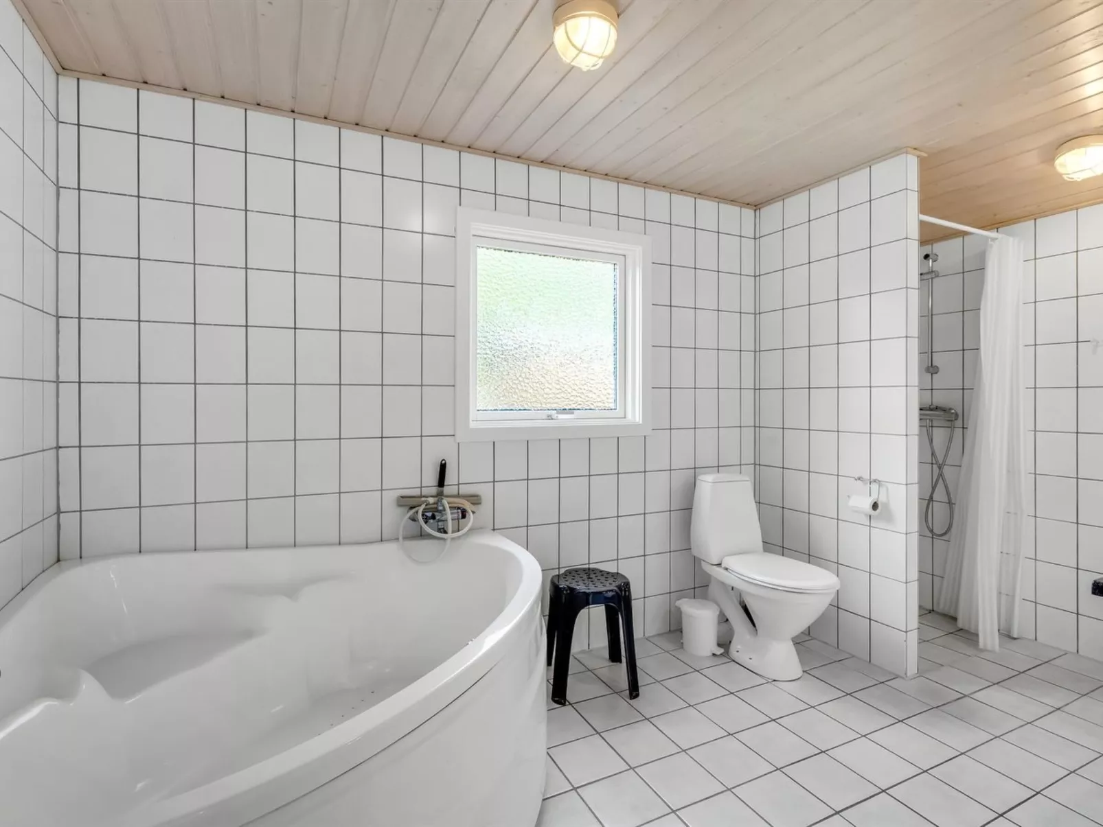 "Roald" - 2.2km from the sea-Binnen