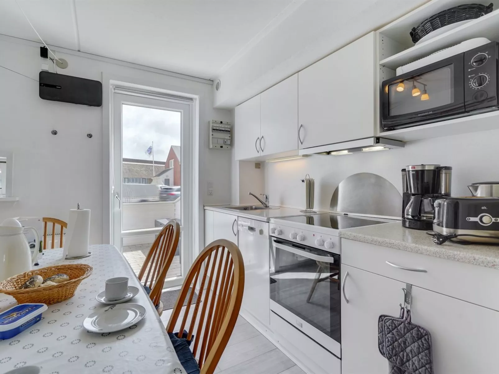 "Mariam" - 2.3km from the sea-Binnen