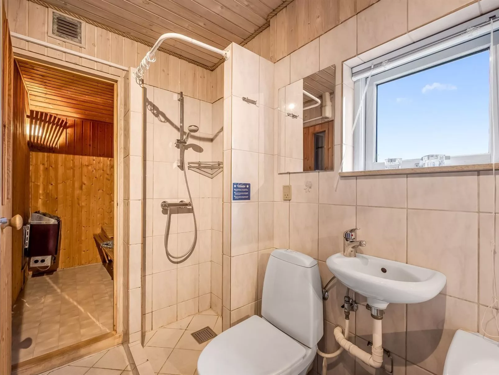 "Safina" -  from the sea-Binnen