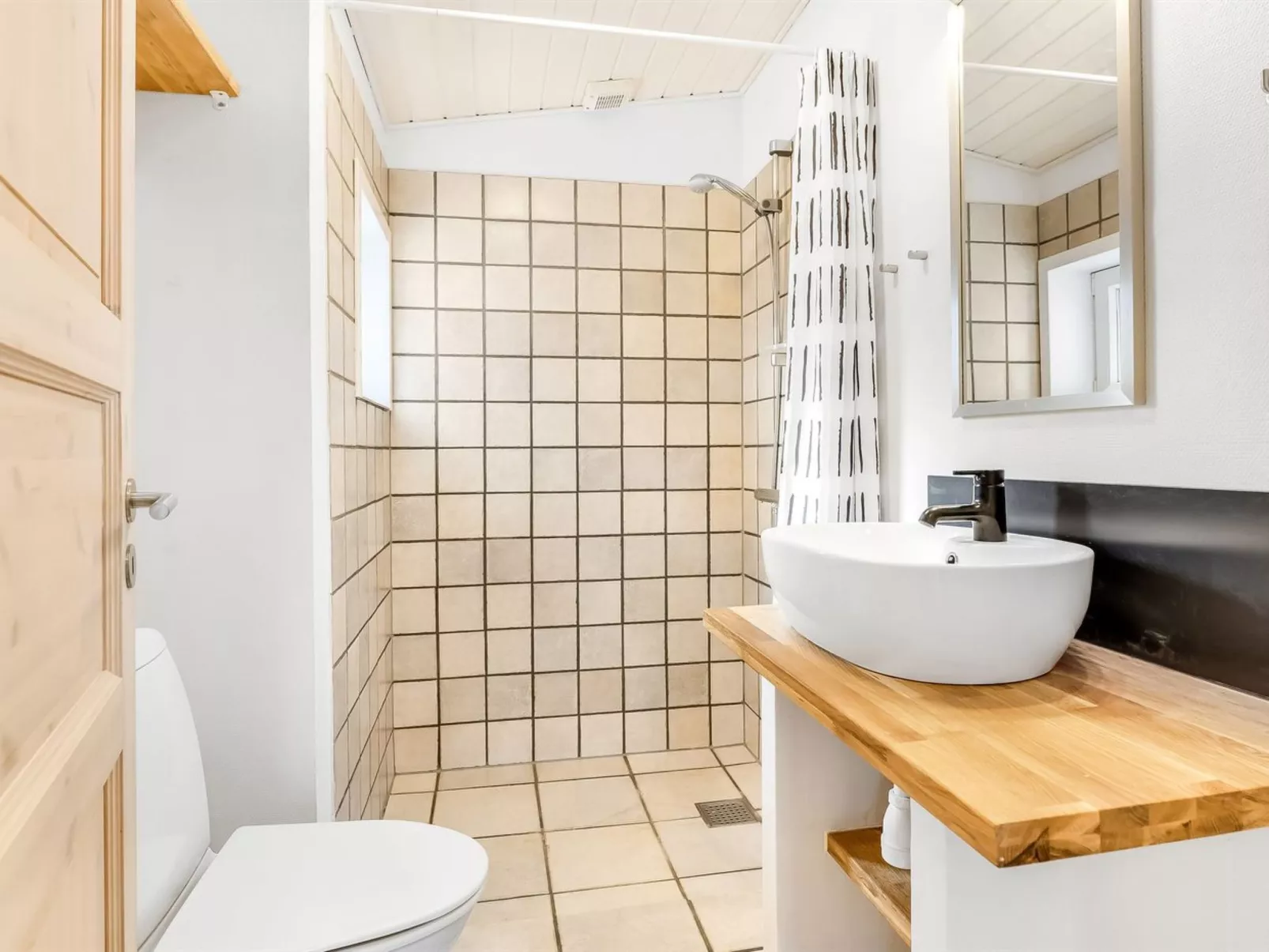 "Alfrida" - 1.5km from the sea-Binnen