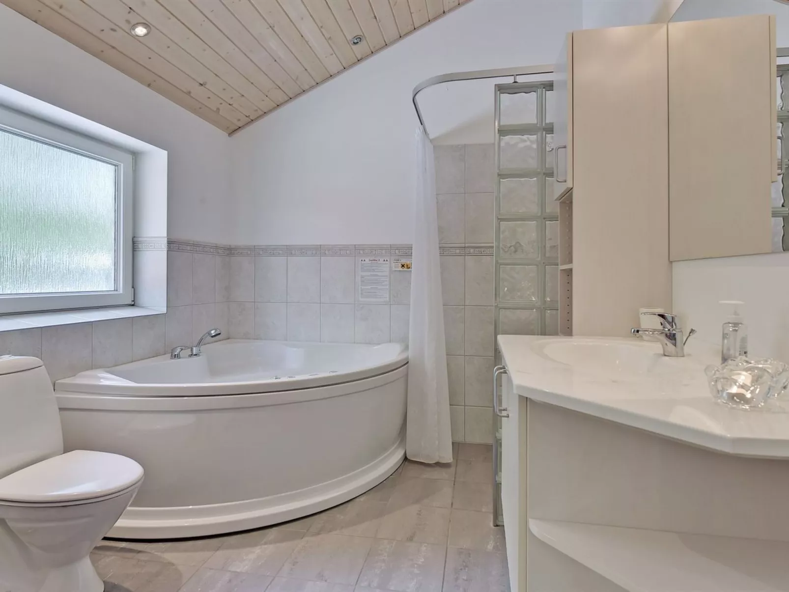 "Gundel" - 400m from the sea-Binnen