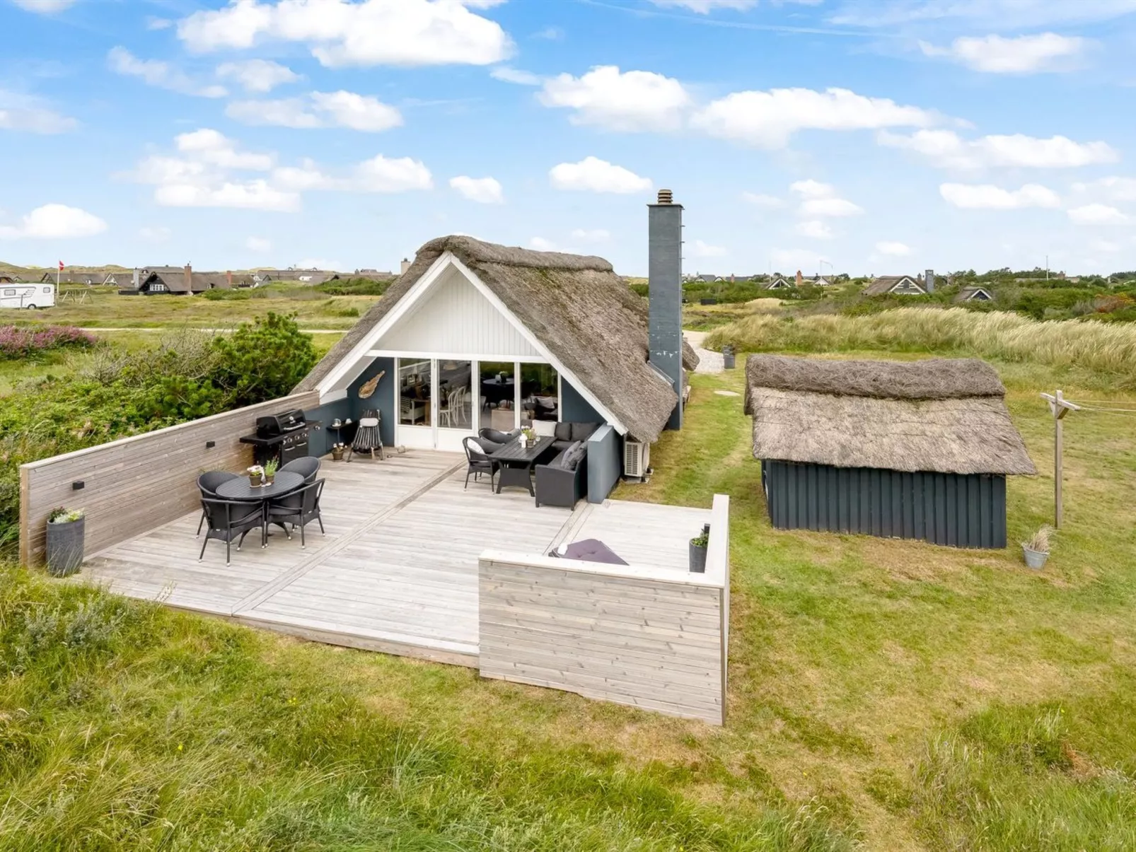 "Hen" - 400m from the sea-Buiten