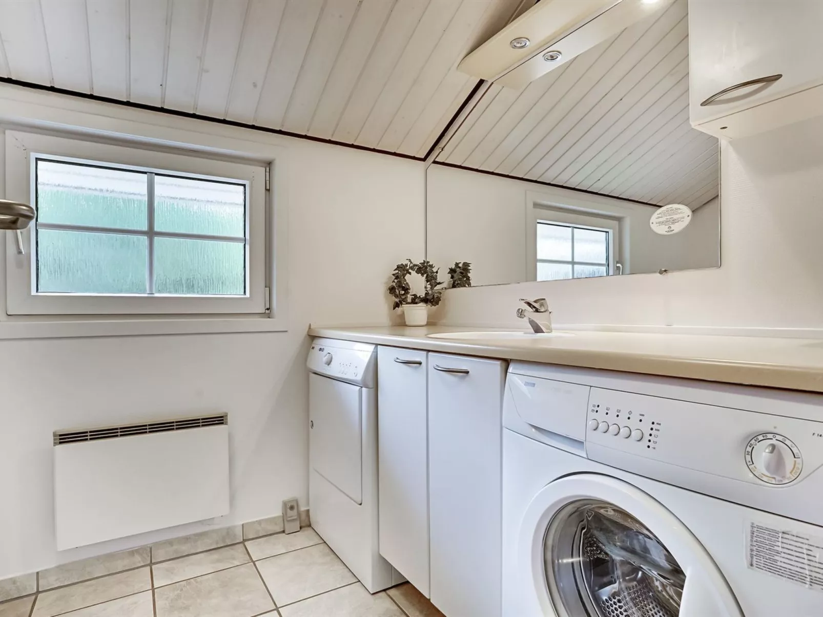 "Guththorm" - 600m from the sea-Binnen