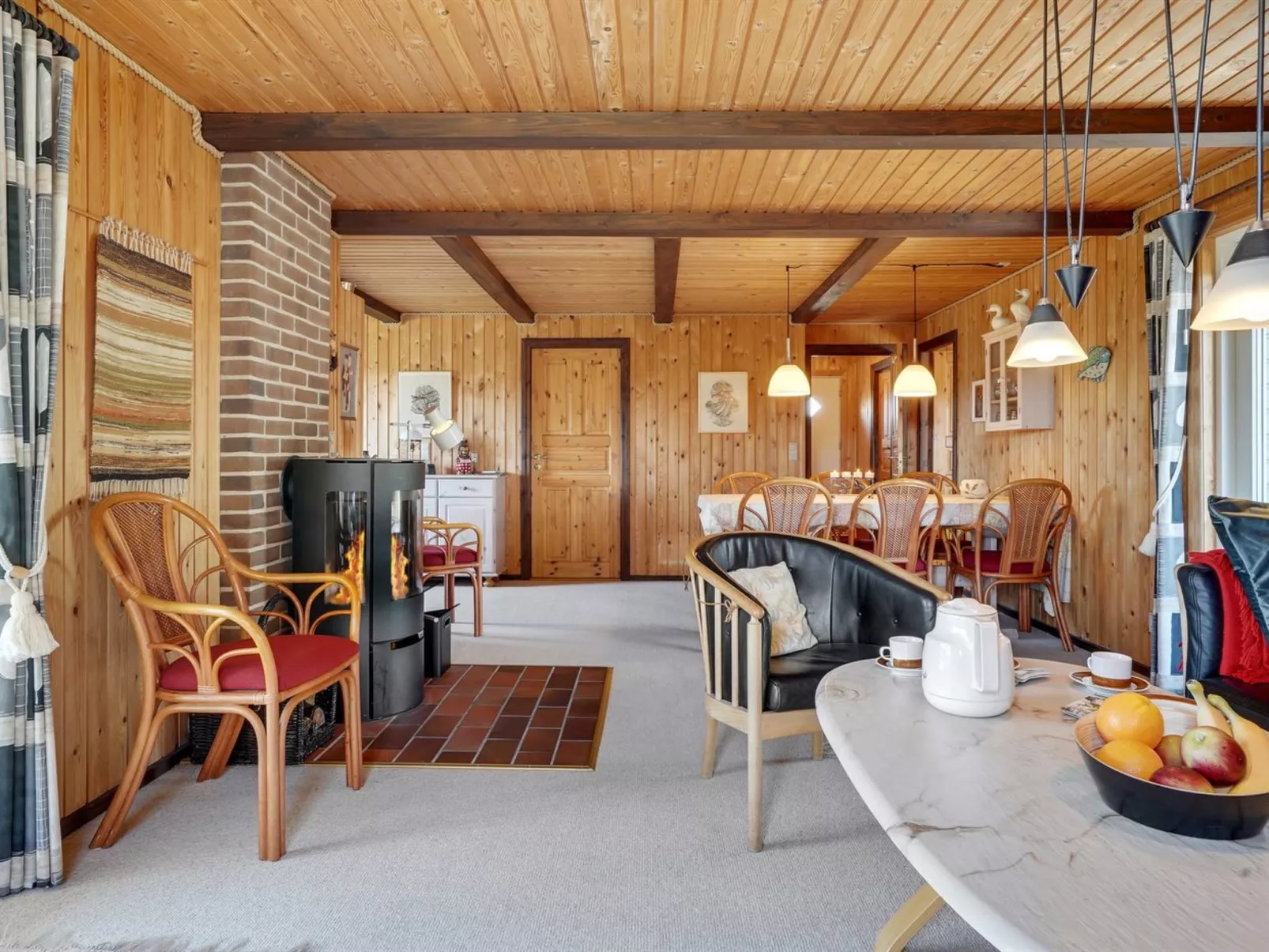 "Edna" - 800m from the sea-Binnen