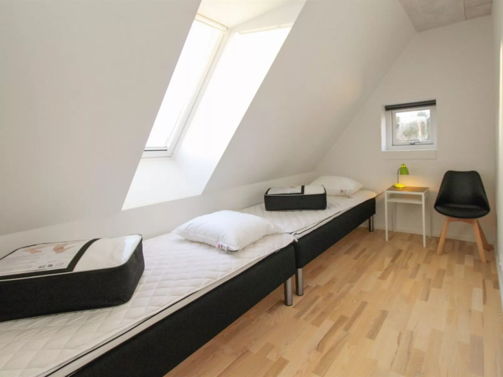 "Halldis" - 600m from the sea-Binnen