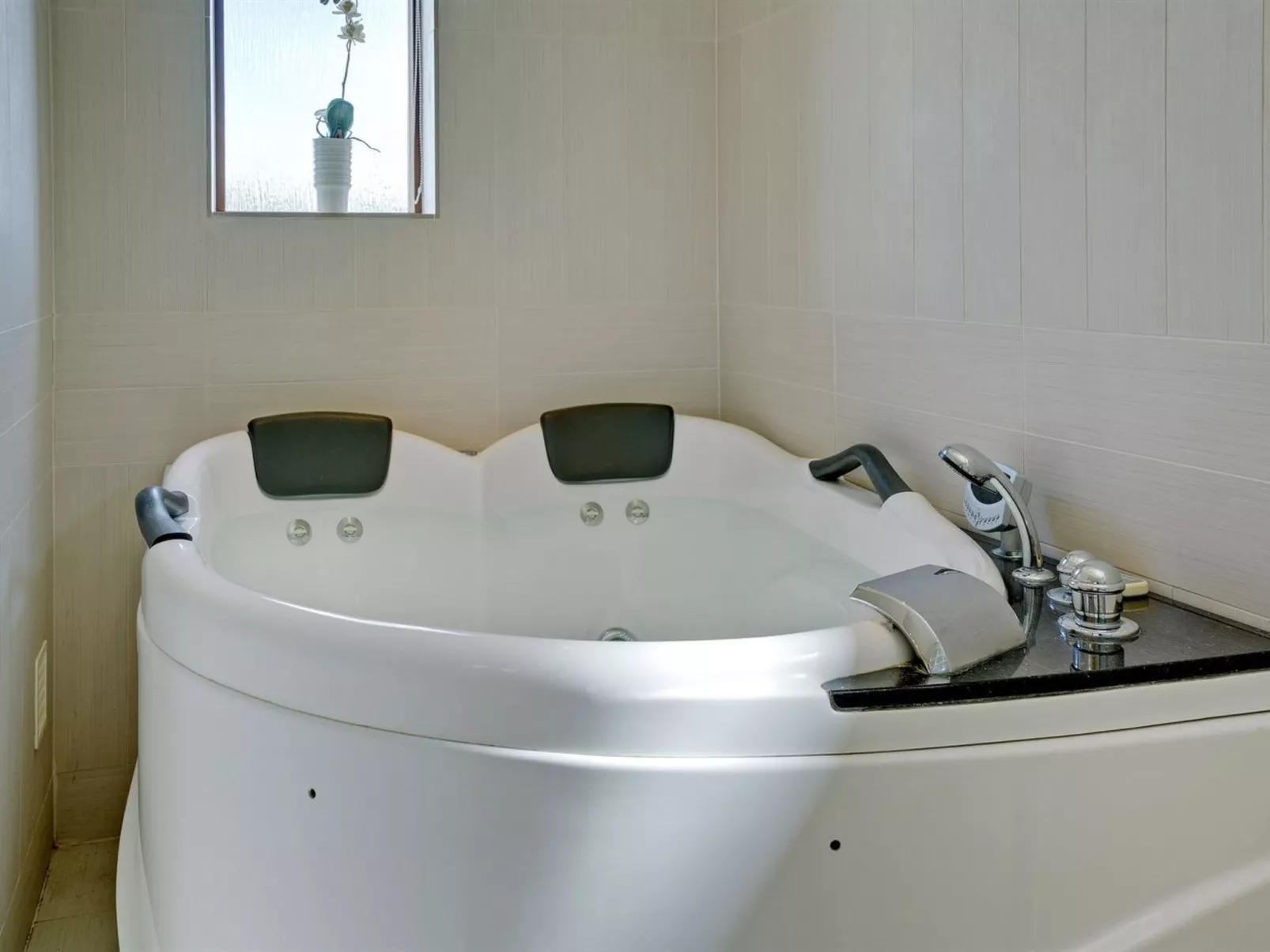 "Merisa" - 2.5km from the sea-Binnen