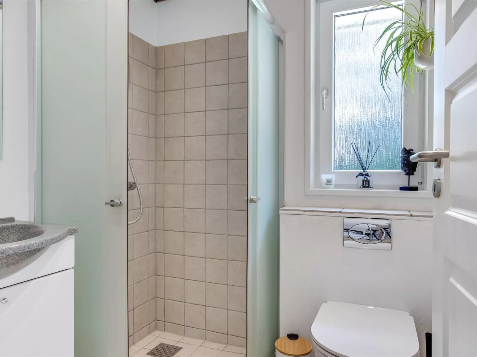 "Gylla" - 12km from the sea-Binnen