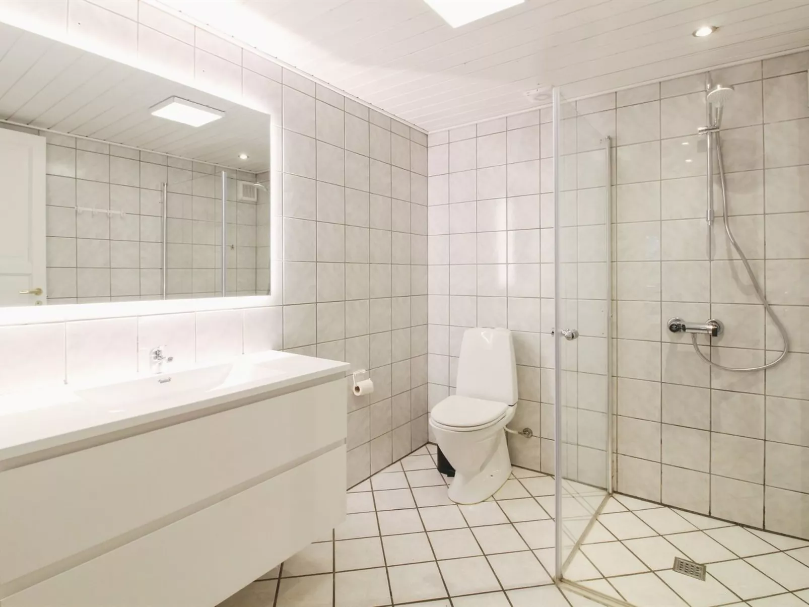 "Mikaela" - 1km from the sea-Binnen