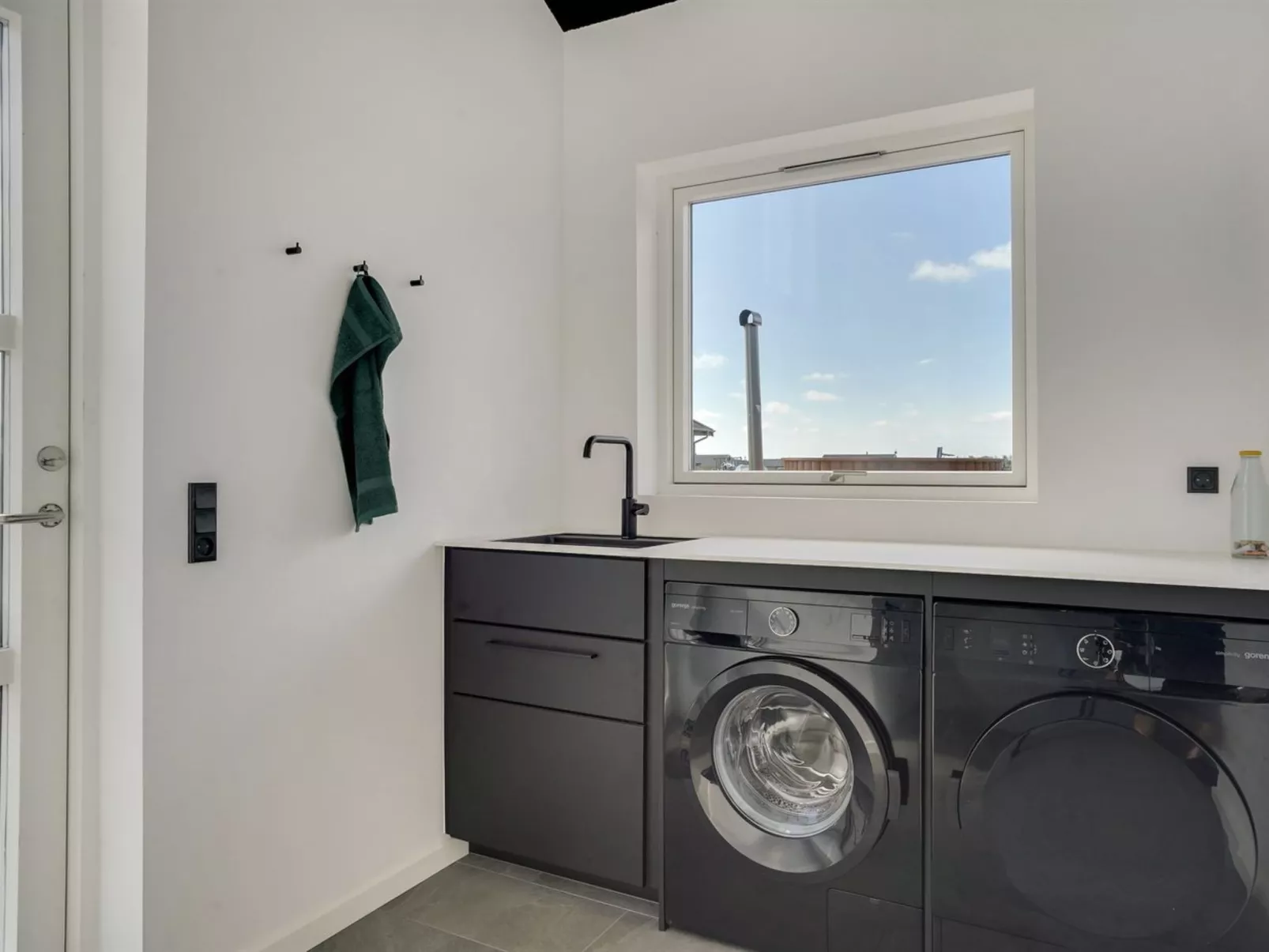 "Moreen" - 1.5km from the sea-Binnen