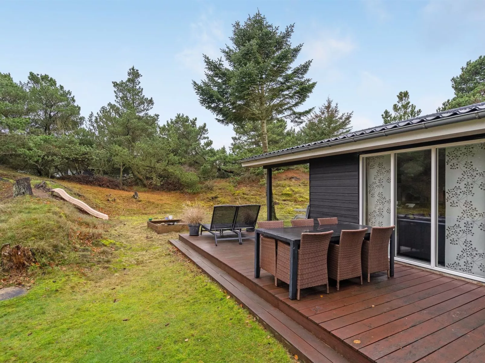 "France" - 1.1km from the sea-Buiten