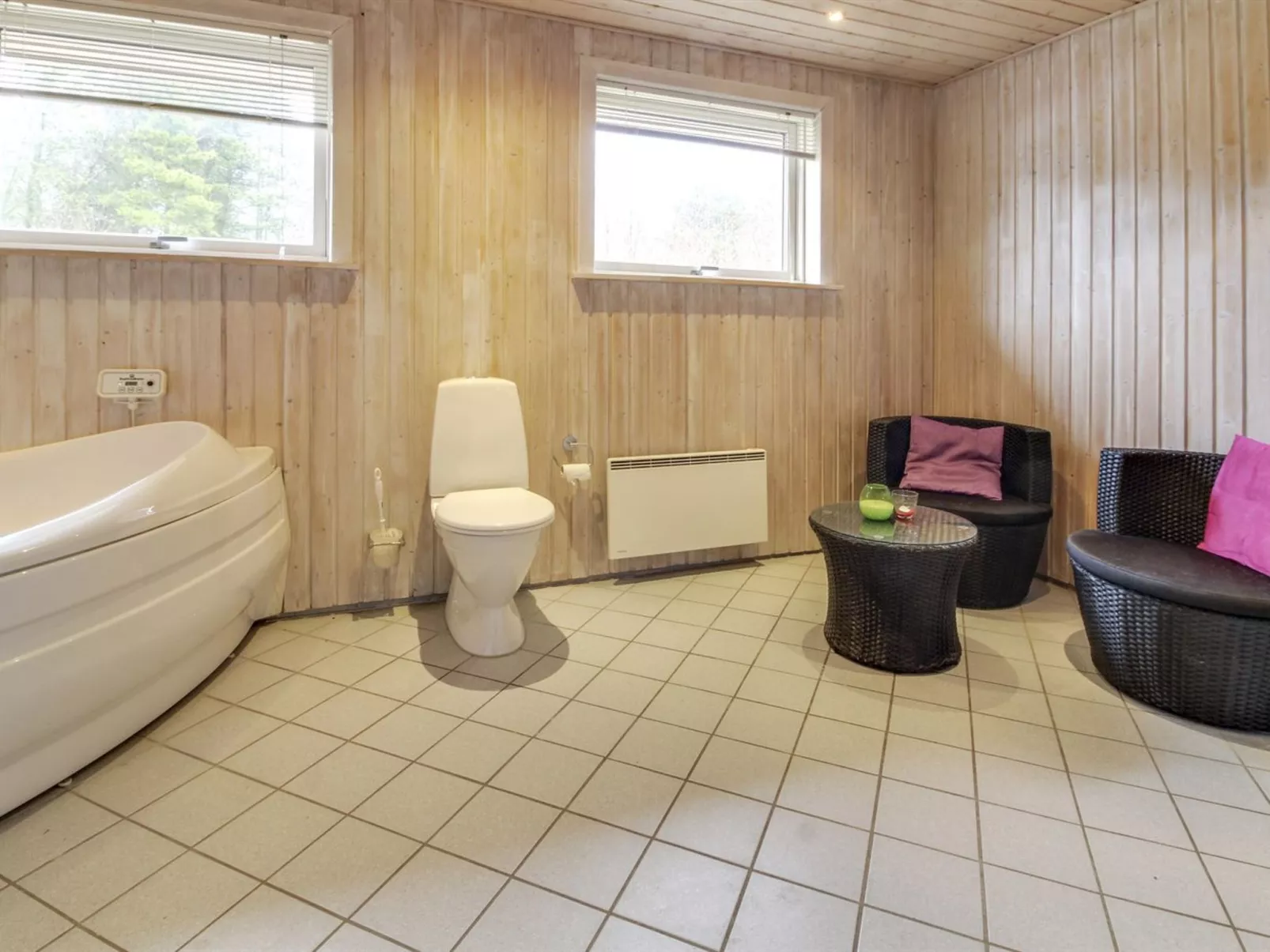 "Reidar" - 1km from the sea-Binnen