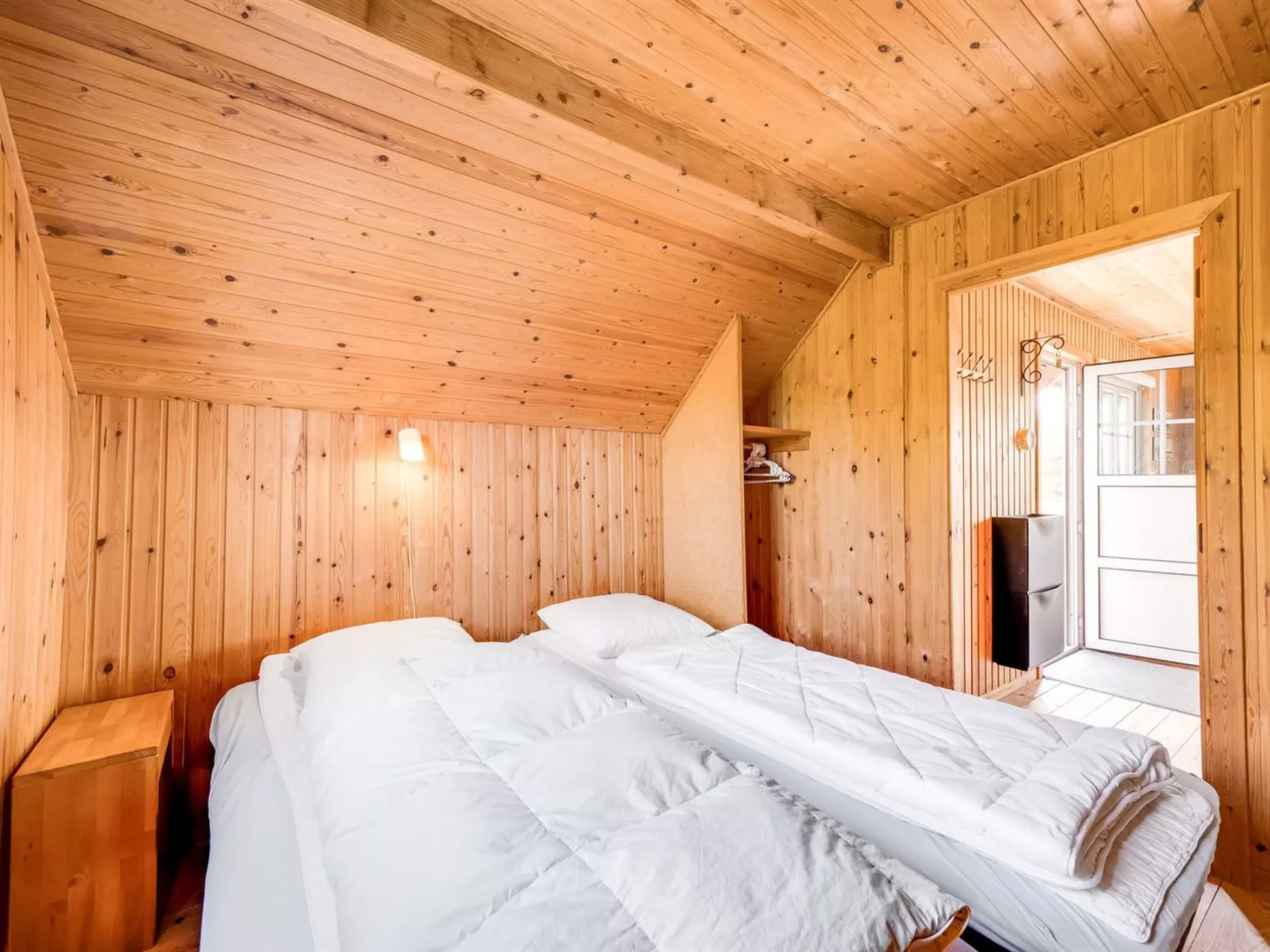 "Dina" - 200m to the fjord-Binnen