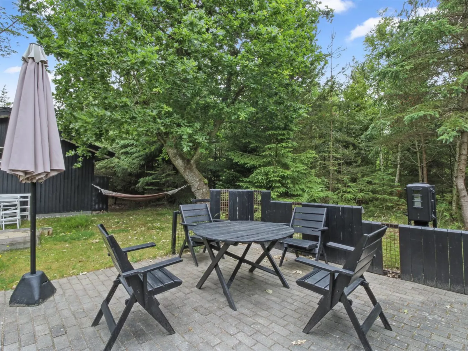 "Chrissie" - 150m from the sea-Buiten