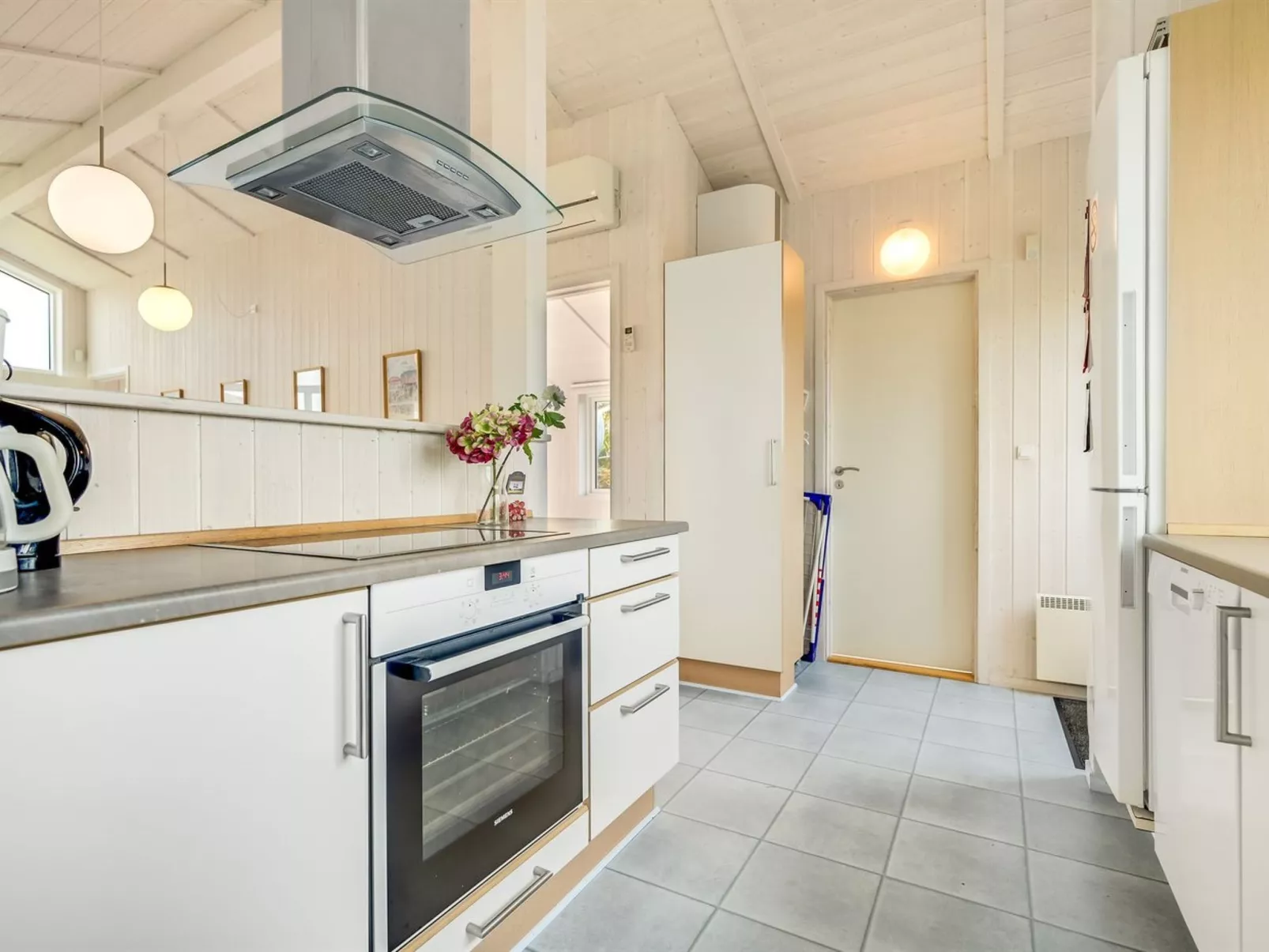 "Duschanka" - 50m to the fjord-Binnen