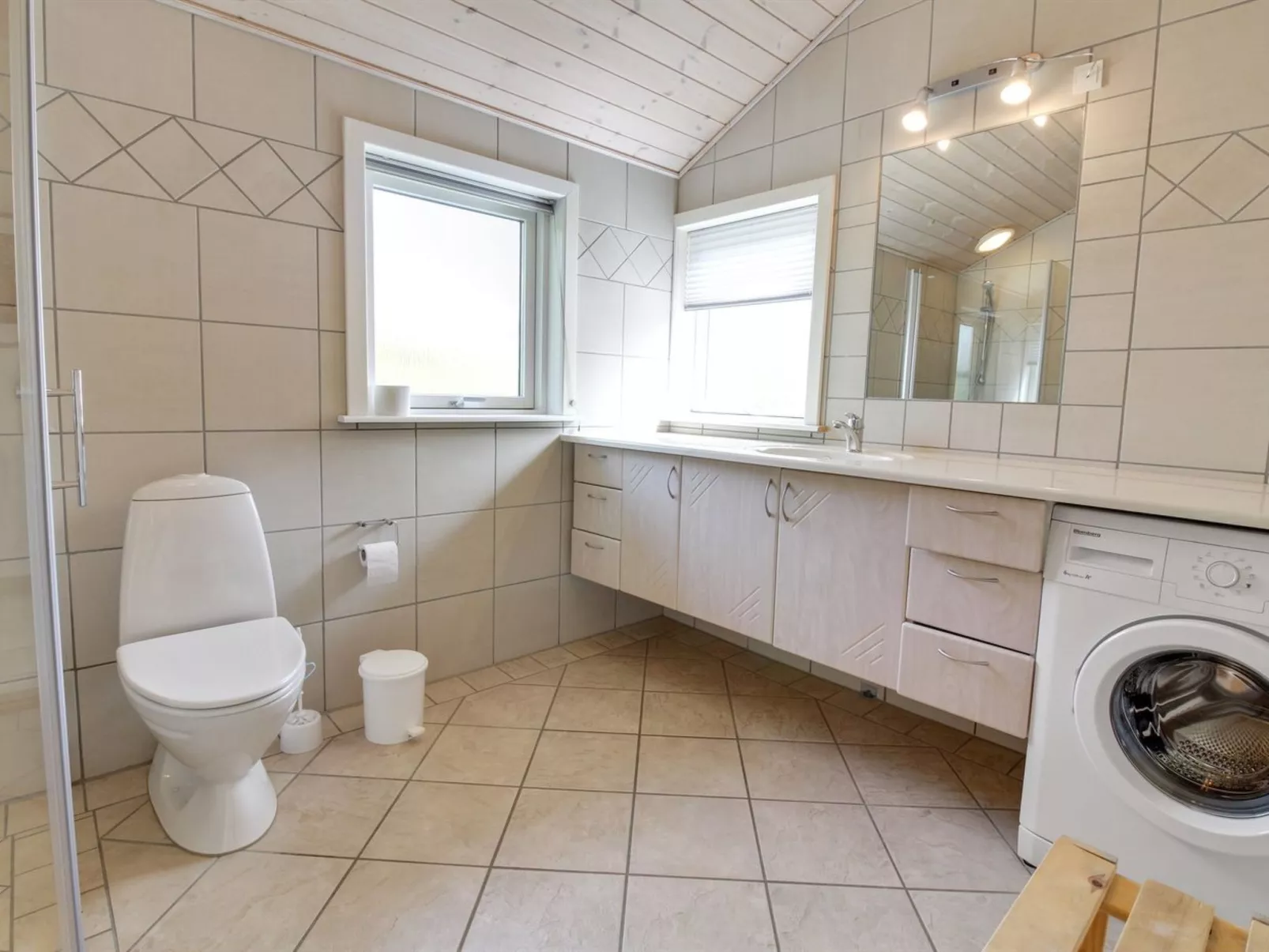 "Valentin" - 400m to the fjord-Binnen