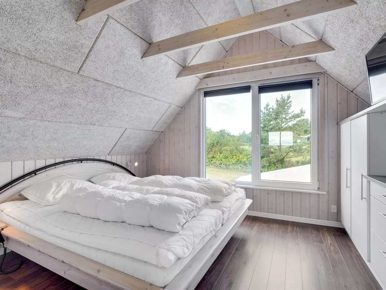 "Dagne" - 400m to the fjord-Binnen