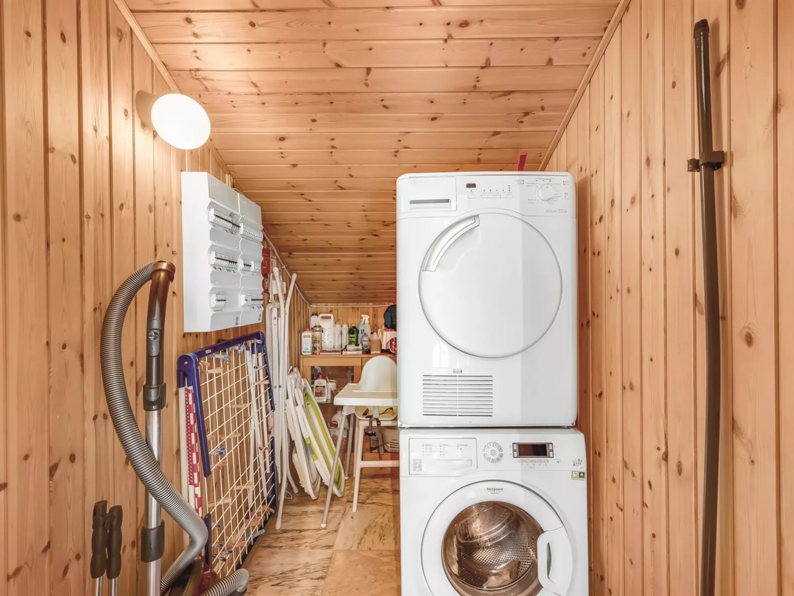 "Sunneva" - 1km from the sea-Binnen