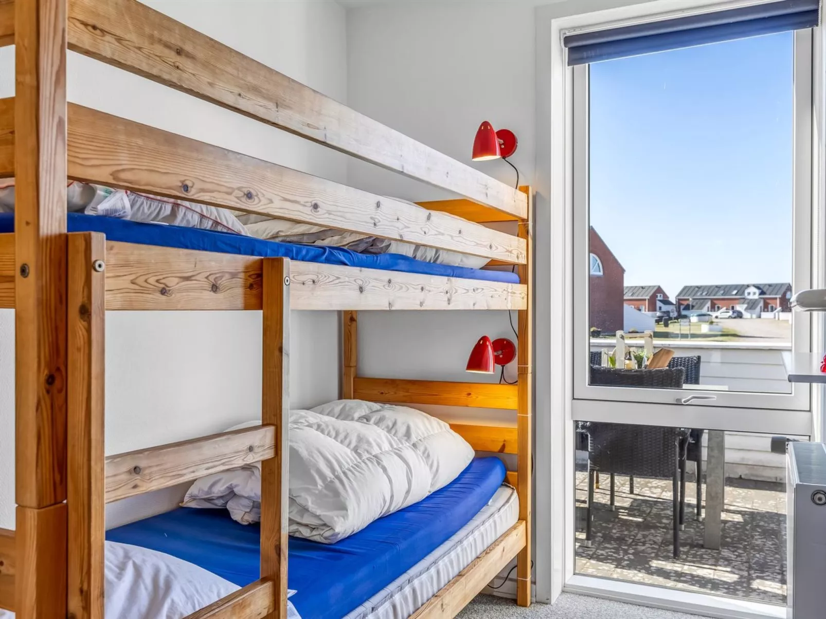 "Niilo" - 1.7km from the sea - Binnen