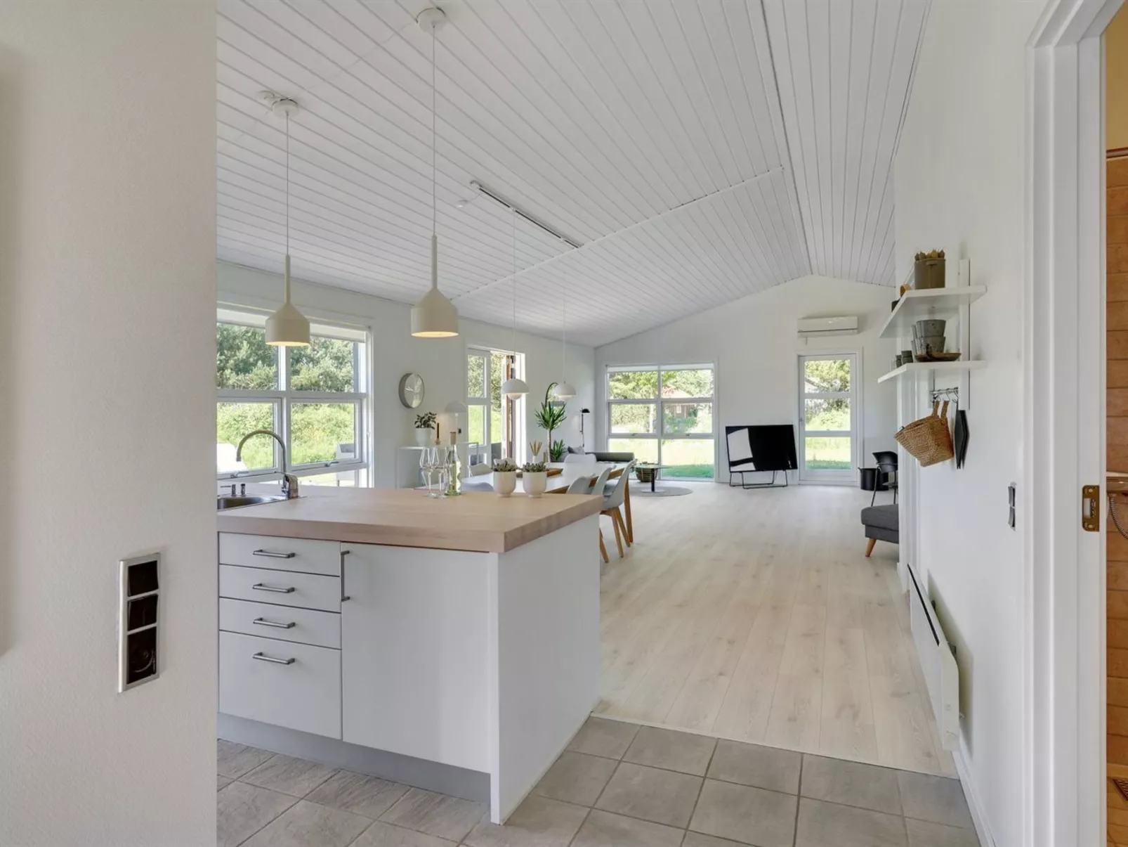 "Veiko" - 1.2km from the sea-Binnen