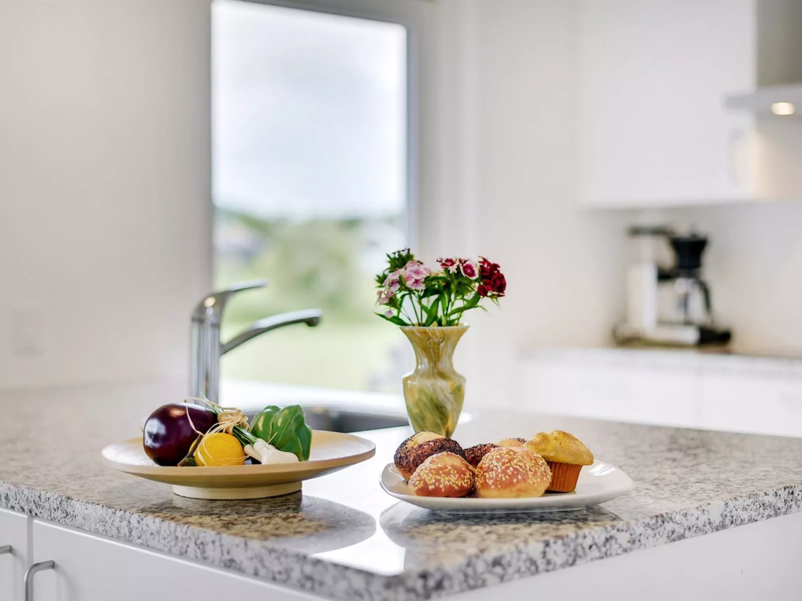 "Finja" - 500m from the sea-Binnen